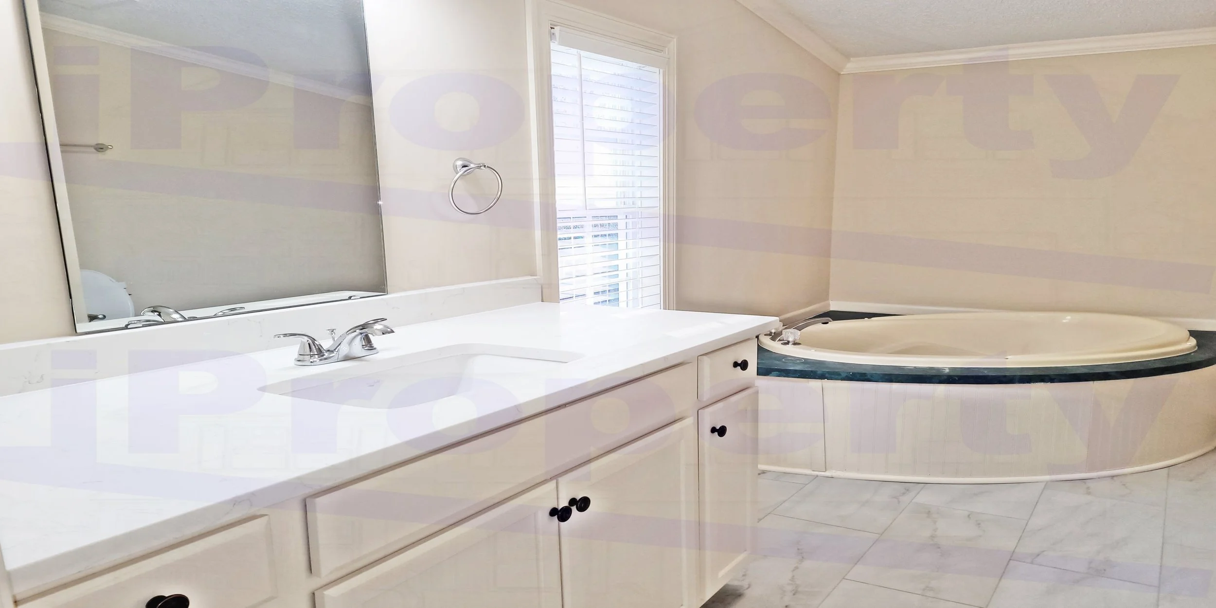 135 Ivey - Master BathRoom01.jpg