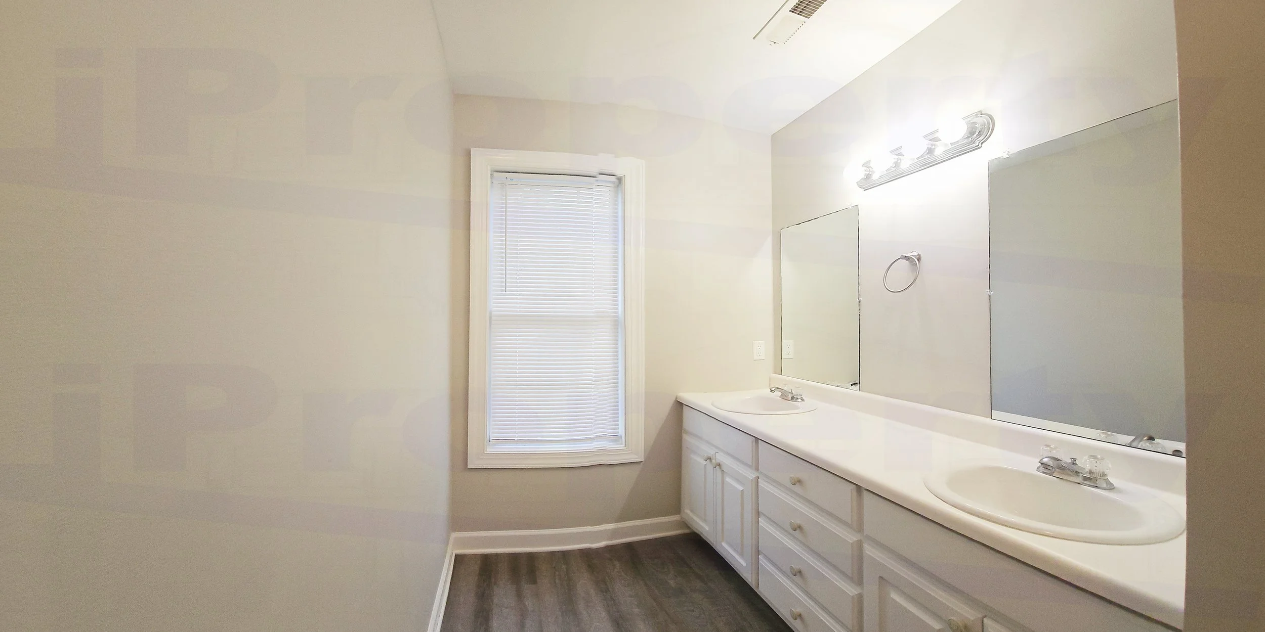 4631 Rains xRds - Bathroom2-00.jpg
