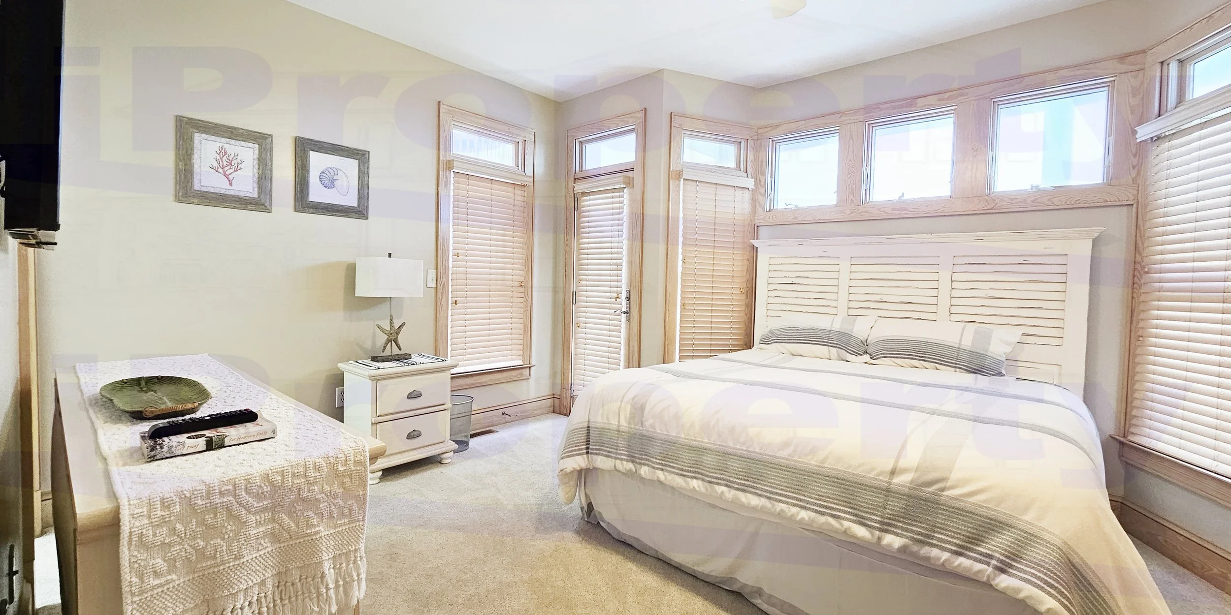 108 Sandpiper - Master Bedroom04-00.jpg