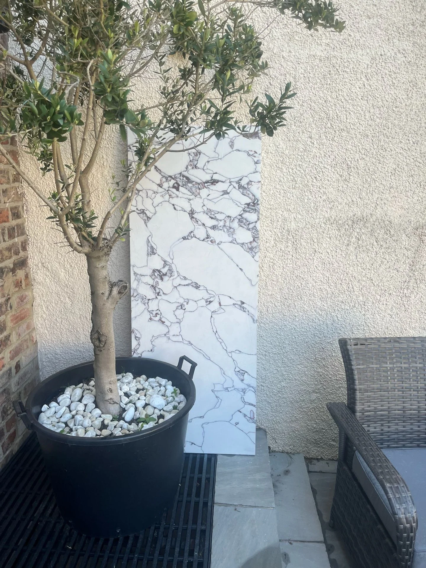 Top tip from your local interior designer 👋✨

If you&rsquo;re having quartz or marble installed, chances are you&rsquo;re paying for the full slab &mdash; so always ask to keep any offcuts.

They can be repurposed beautifully in bathrooms, shelving,