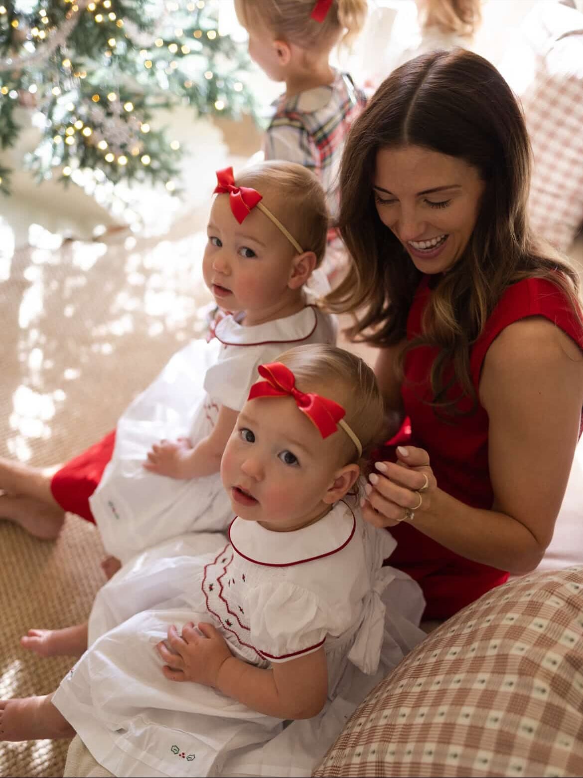 This is so fun!

A beautiful collaboration of a classic holiday bows collection. 
Congratulations @rennyandblu and @oliviabeth we are excited to see it! 

AND you can come see them in person at our Winter Market

JeniBee Winter Market

Monday, Novemb