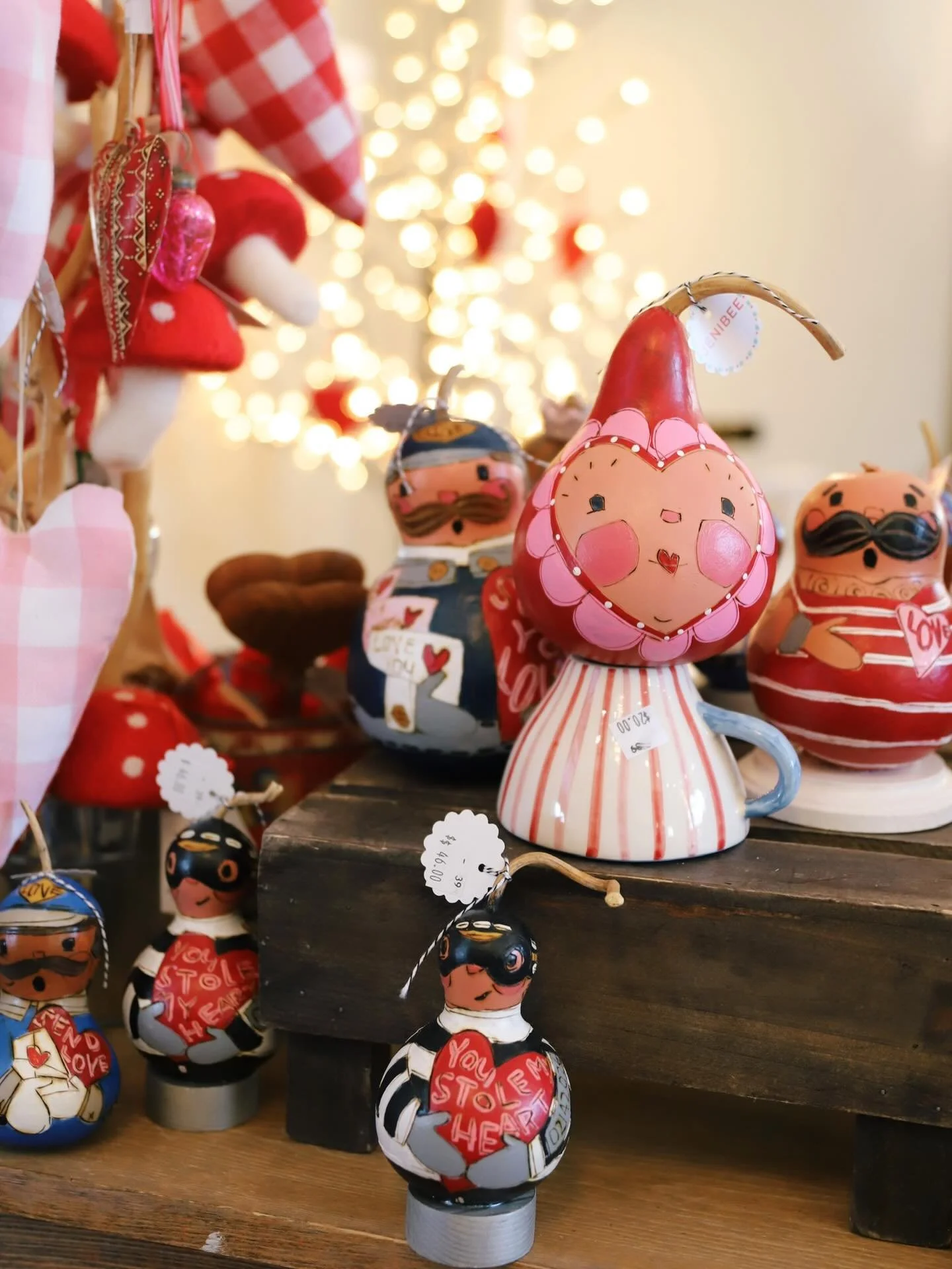 In case you missed. 

Here are a few valentines treasure avaible !

Message me if you are interested 

And we can ship them too❤️

Happy Saturday