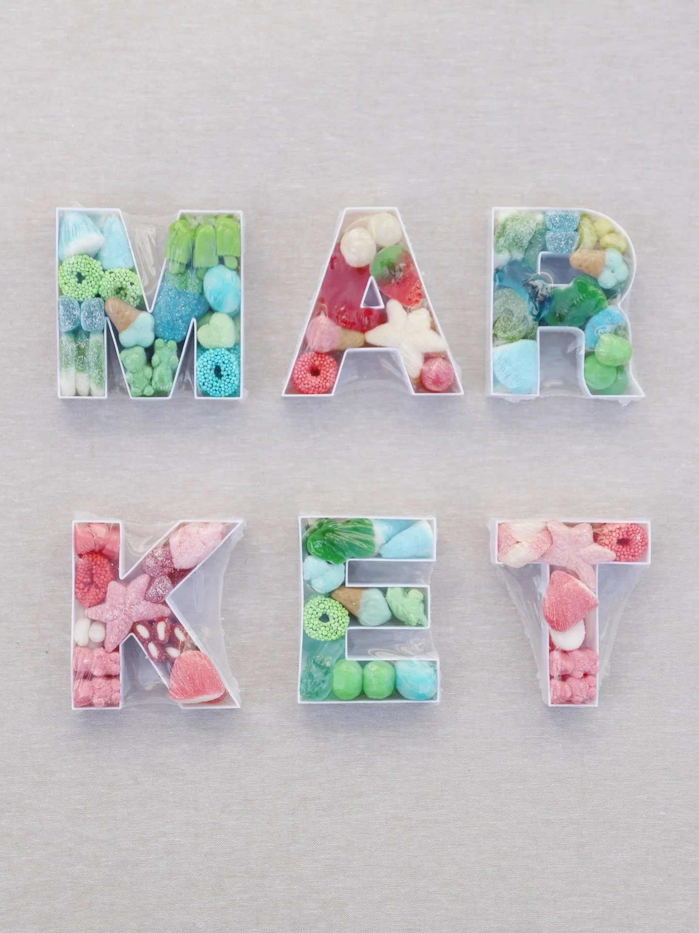 One of these vendors isn&rsquo;t actually at the market&hellip; can you spot which one?

&hellip;we&rsquo;re celebrating with a little giveaway!

Swipe through to see some of the beautiful vendors joining us this week&hellip;

&bull; One of these is 