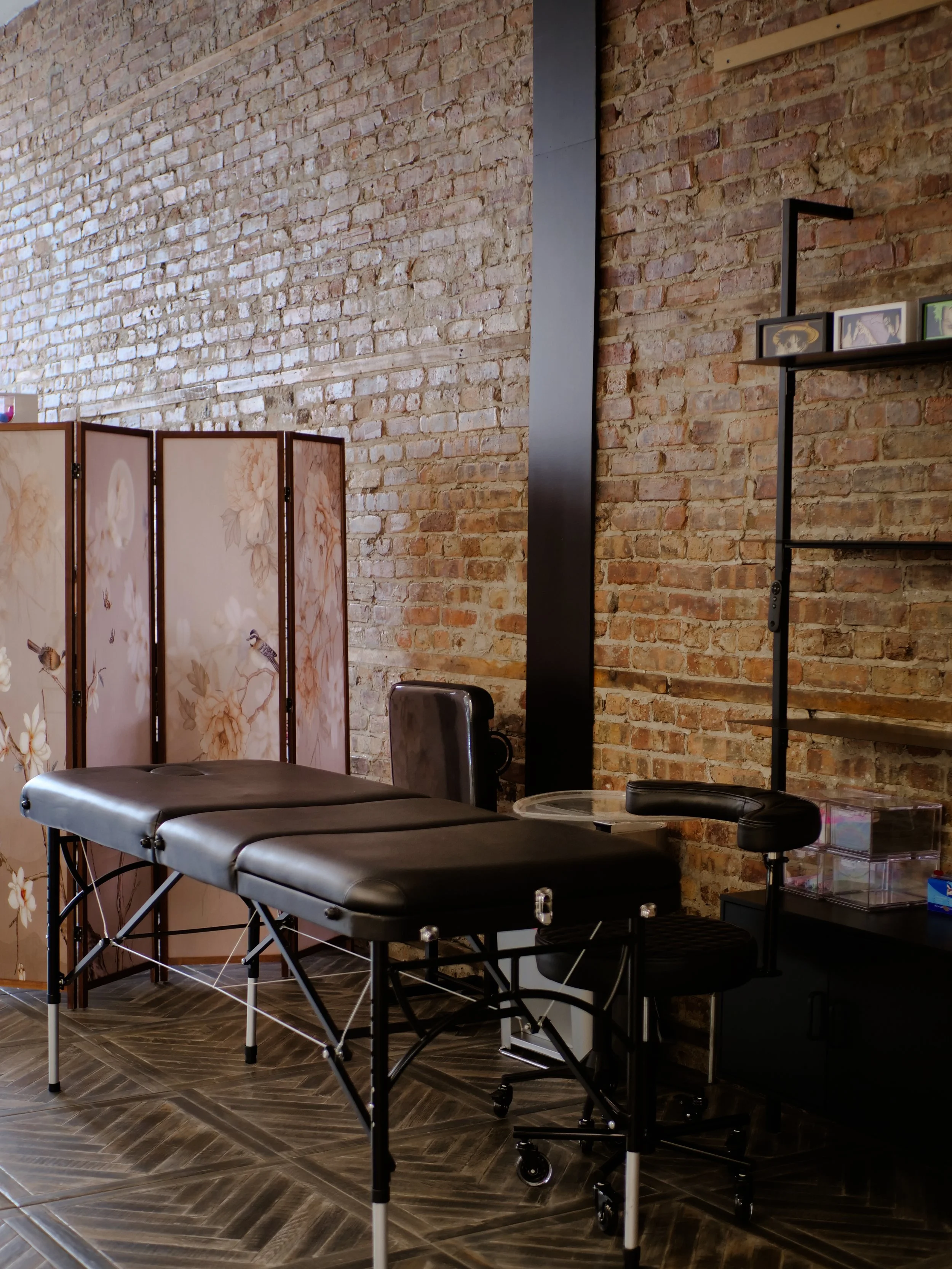 Front tattoo station.