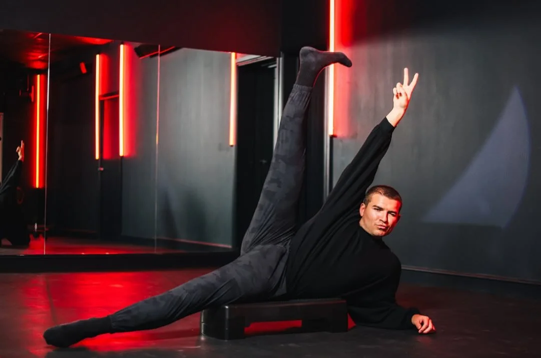 Tell me one good reason why you don’t want to spend the night with this diva @geefitt_ 
6pm - Step Aerobics
7pm - DanceFit 
Book via website!