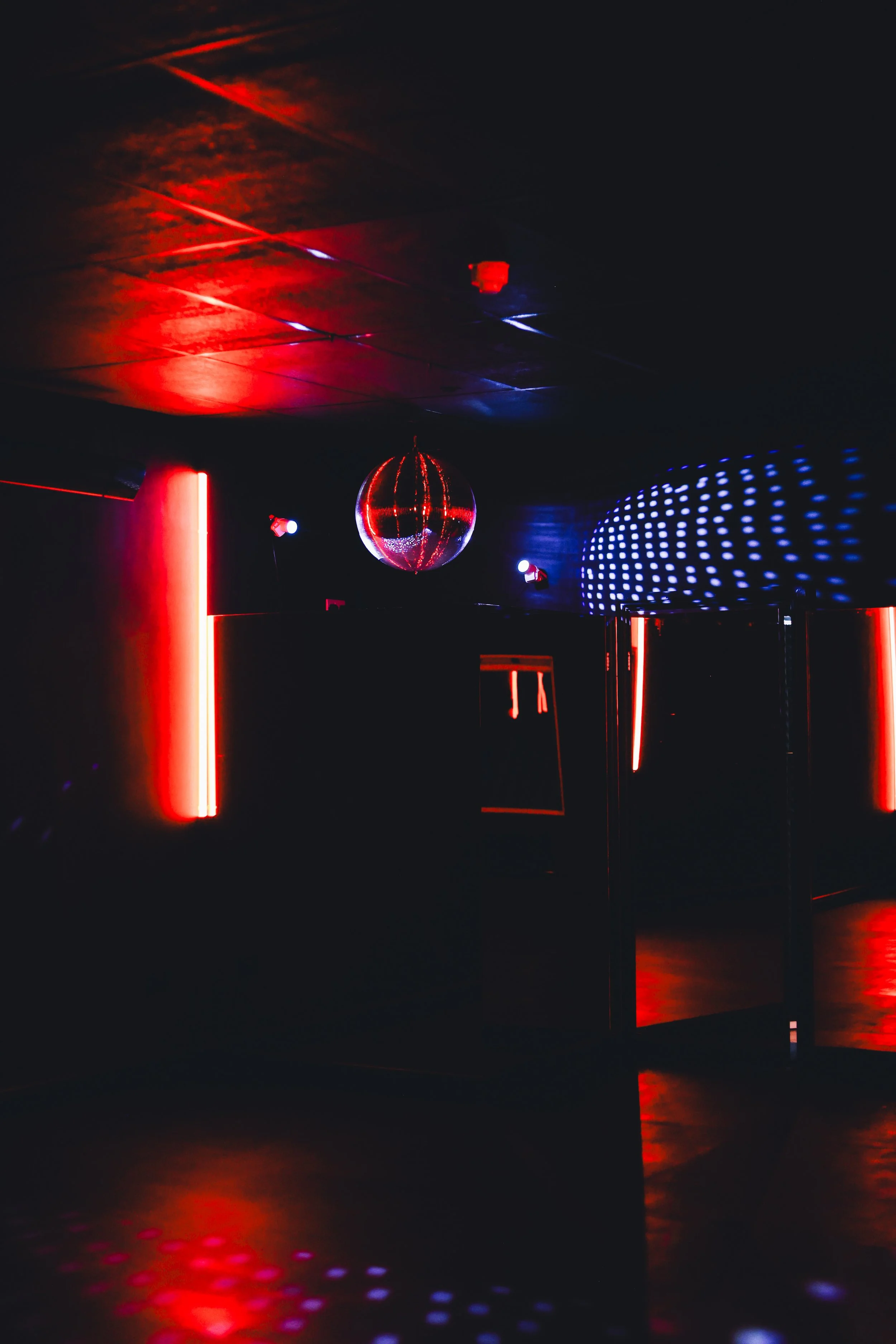 Hot Yoga vs Hot HIIT: Which One is Right for You?