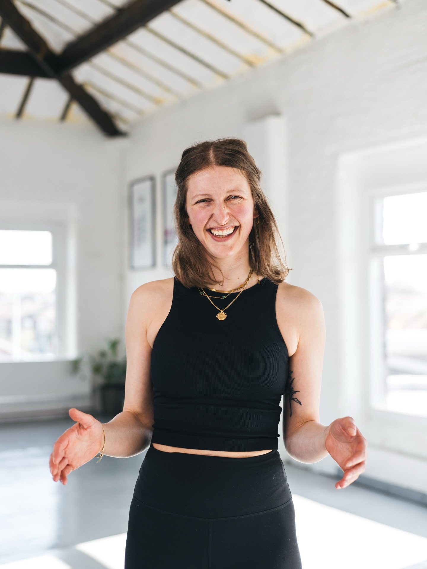 She&rsquo;s back! After some time adventuring in Australia, @annawilding.yoga returns with her signature sunshine energy.

Join her every Monday and Wednesday. 

#yoga #4nt #teacherspotlight