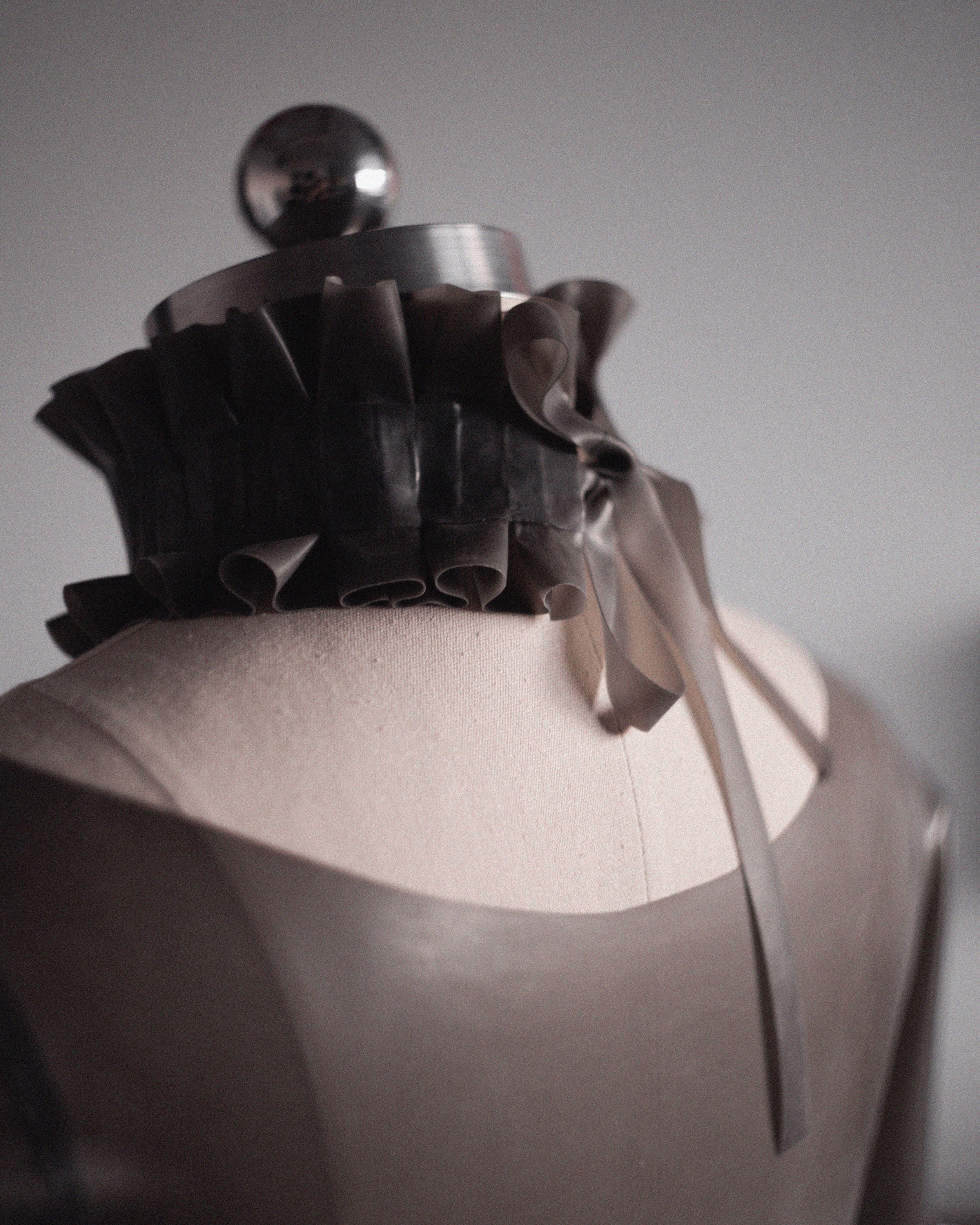 ruffle collar