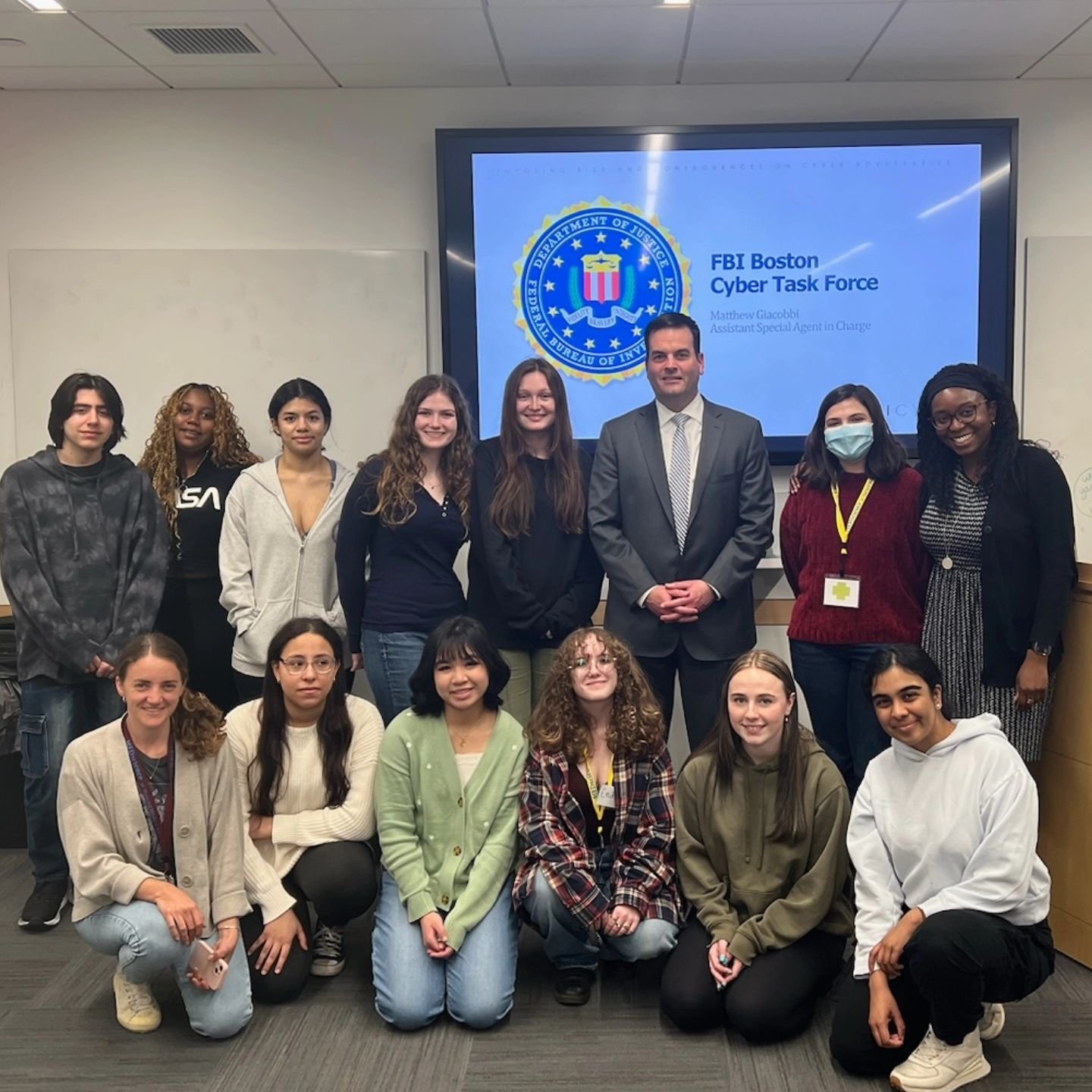 A HUGE thank you to @fbi.boston's Cyber Task Force Special Agent Matthew Giacobbi for speaking to our @hms_medscience @blsthrives @bostonschools Forensics cohort this week! Absolutely phenomenal conversations and we are grateful for the Career Talk!