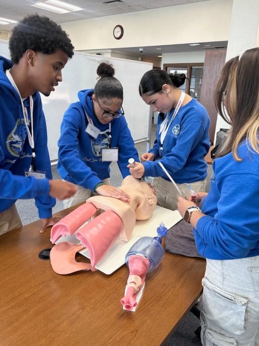 Minds and bodies and engaged in intubations with @ebhsjets! 🤸🏽&zwj;♀️🫁