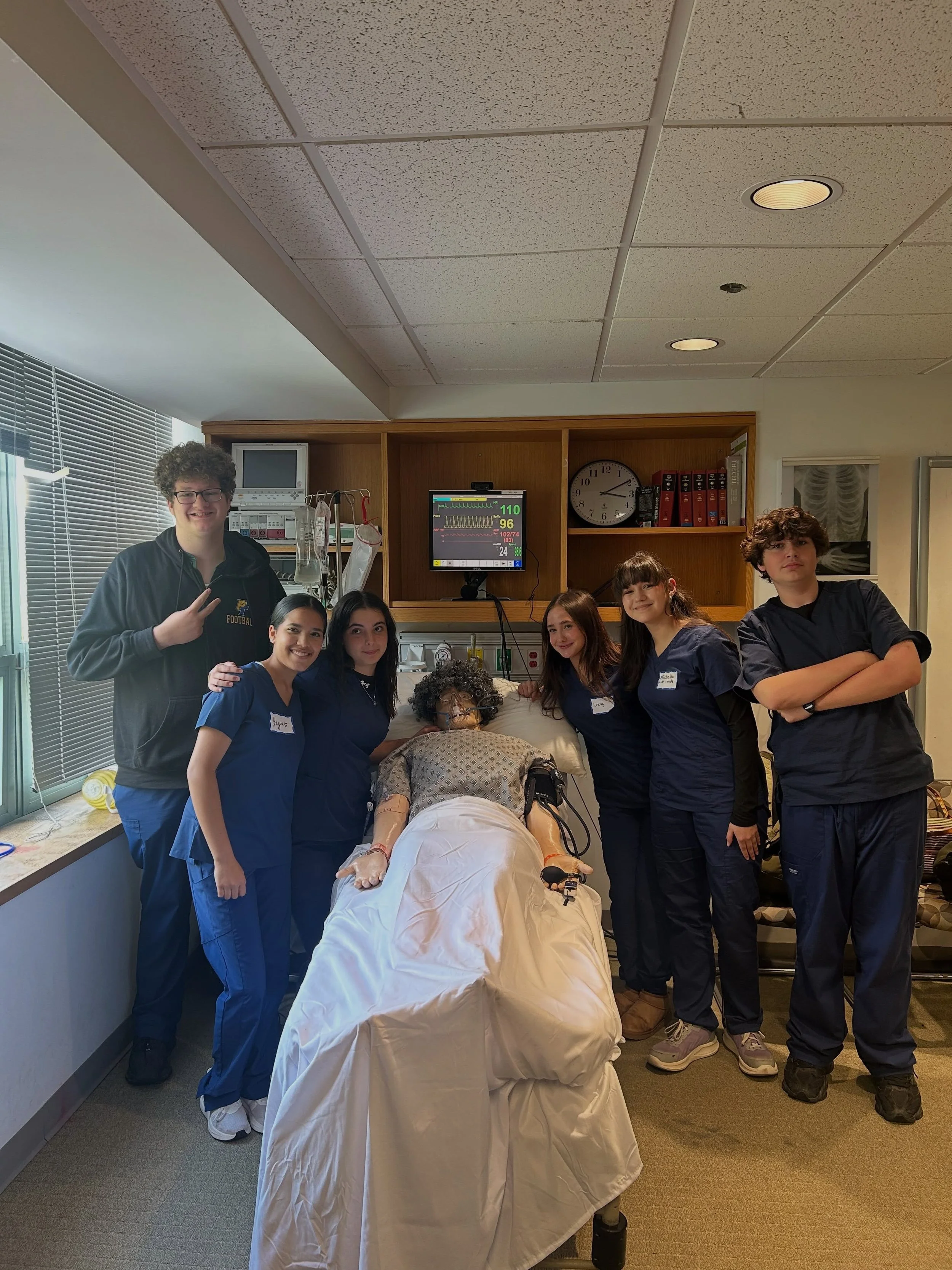 Students of @pathfindertech visited MEDscience for their first in-person module this semester. They challenged themselves in a patient simulation and demonstrated excellent phlebotomy skills 💉🩸 So glad that these students are finding their path 🤣 