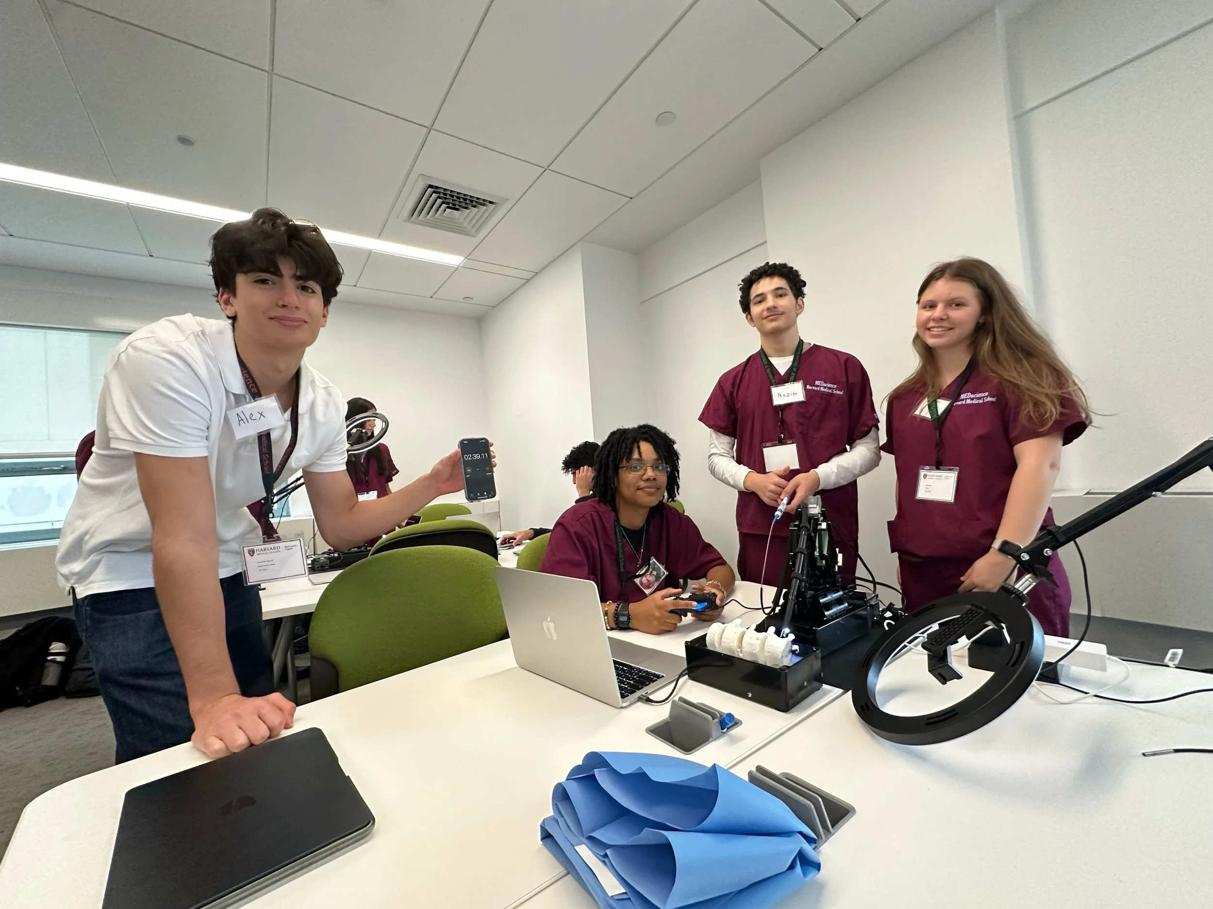 Thank you to Alexander and Julian for their help this week! Alex is an alum of HMS MEDsci, and brought his brother Julian along as ambassadors of @cisdenmark. We&rsquo;re so excited to start virtual programming with students from the 🌏 Copenhagen In