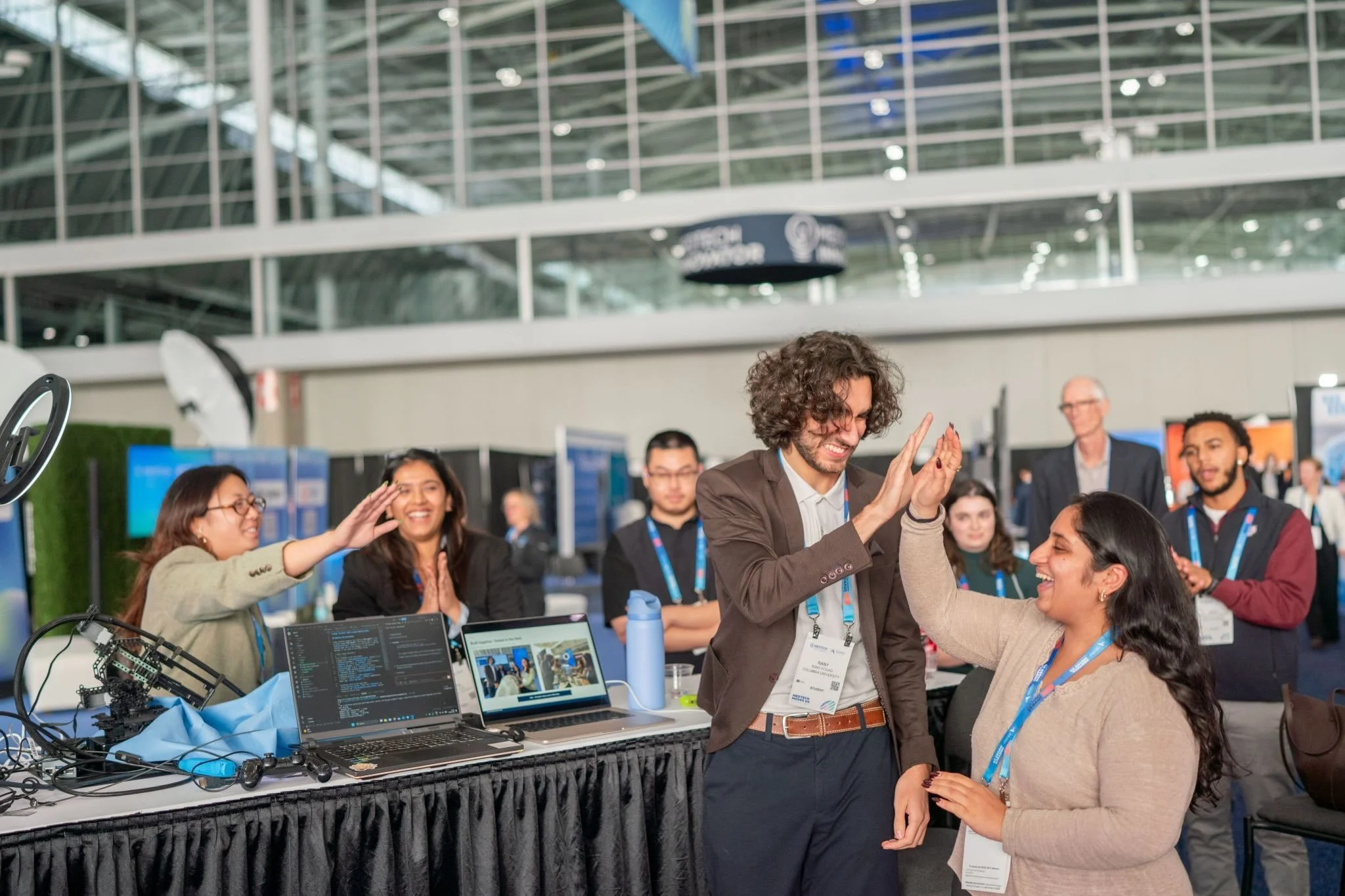In partnership with Moonshot School, AdvaMed, and Stryker,MEDscienceTECH hosted an exciting robotics challenge at the annual @themedtechconference ! Collegiate participants diagnosed a simulated patient case before putting on their biomedical enginee