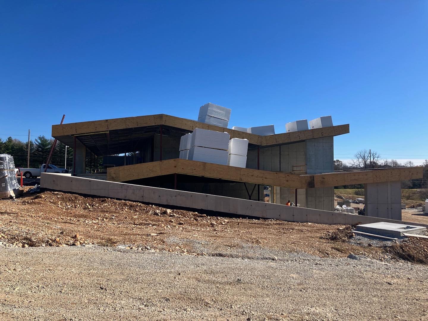 Headed out to our H2D2 building for a site visit earlier this week. So exciting seeing the progress being made! 

#ozarkmodernism #architecture #modernarchitecture #design #arkifexstudios #springfield #sgf #springfieldmo #springfieldmissouri