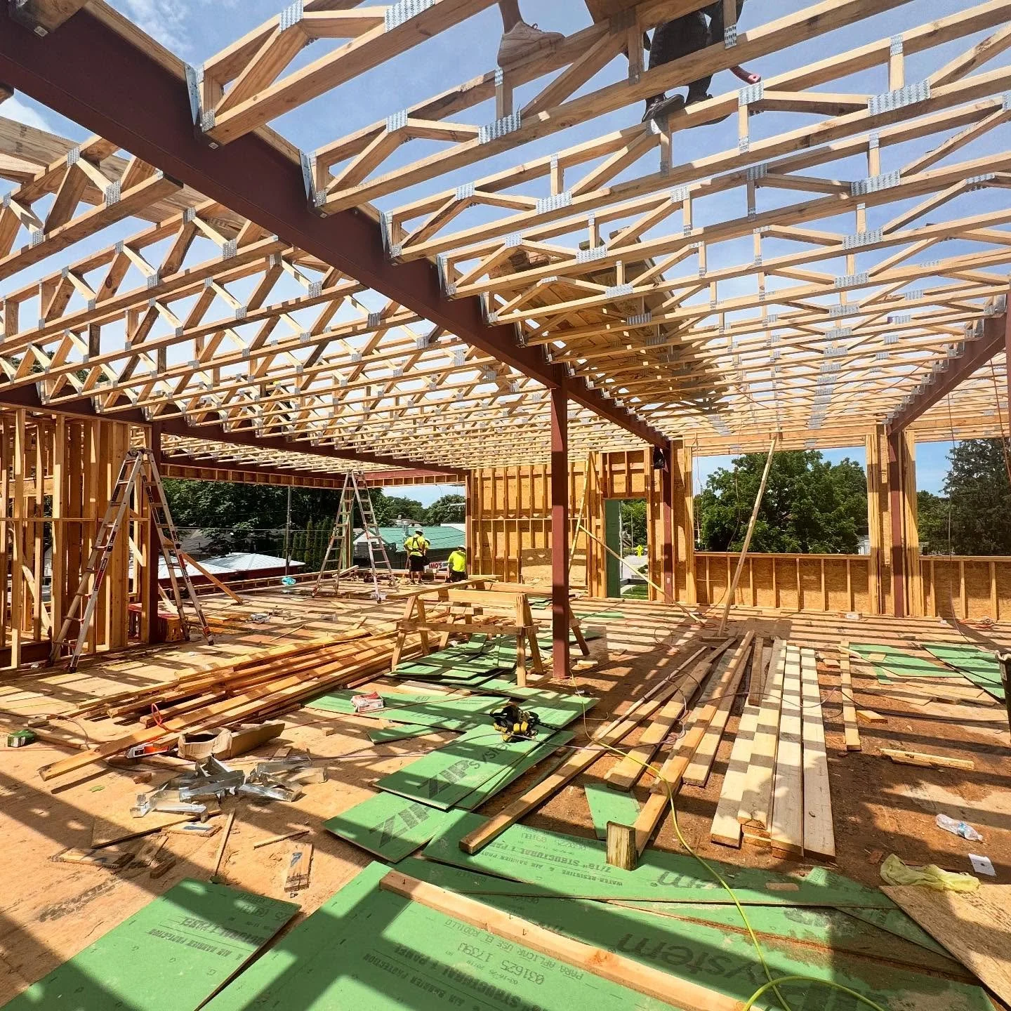 You may have seen some new things happening on Cherry St. recently&hellip;Tie and Timber 2 is making significant leaps in construction. Check it out if you drive by! #ozarkmodernism #modernarchitecture #ozarks