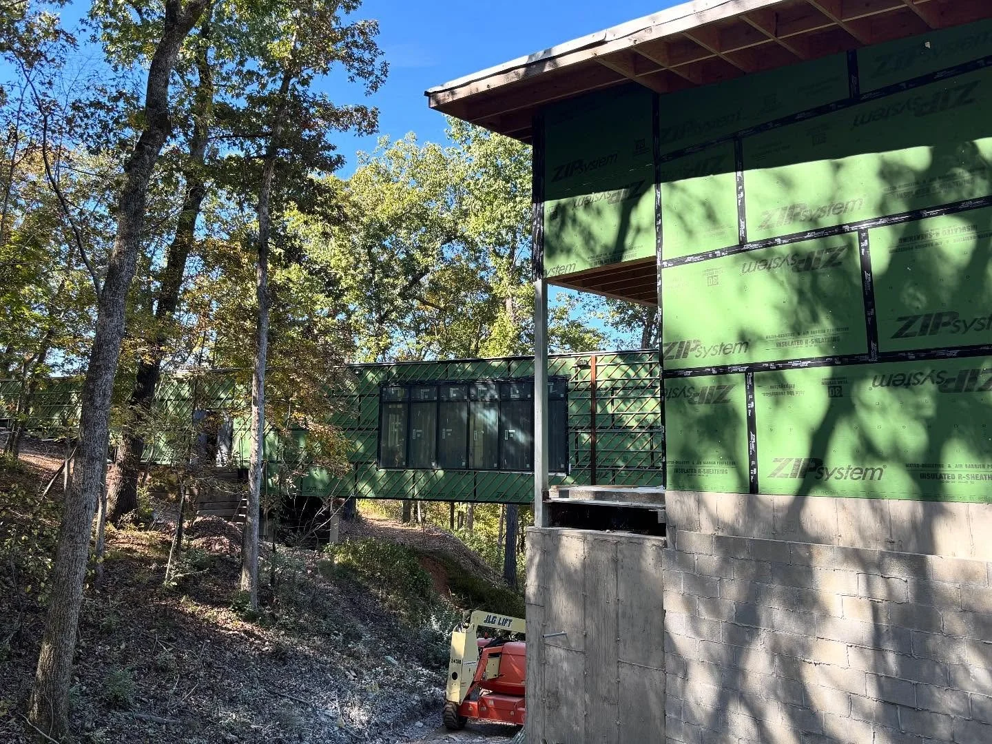 Construction at the Over/Under house is making great progress! We are so excited to see this project completed!
.
.
.
#ozarkmodernism #arkifexstudios #modernism #modernarchitecture #modernexterior #contemporanyarchitecture #moderndesign #design #arch