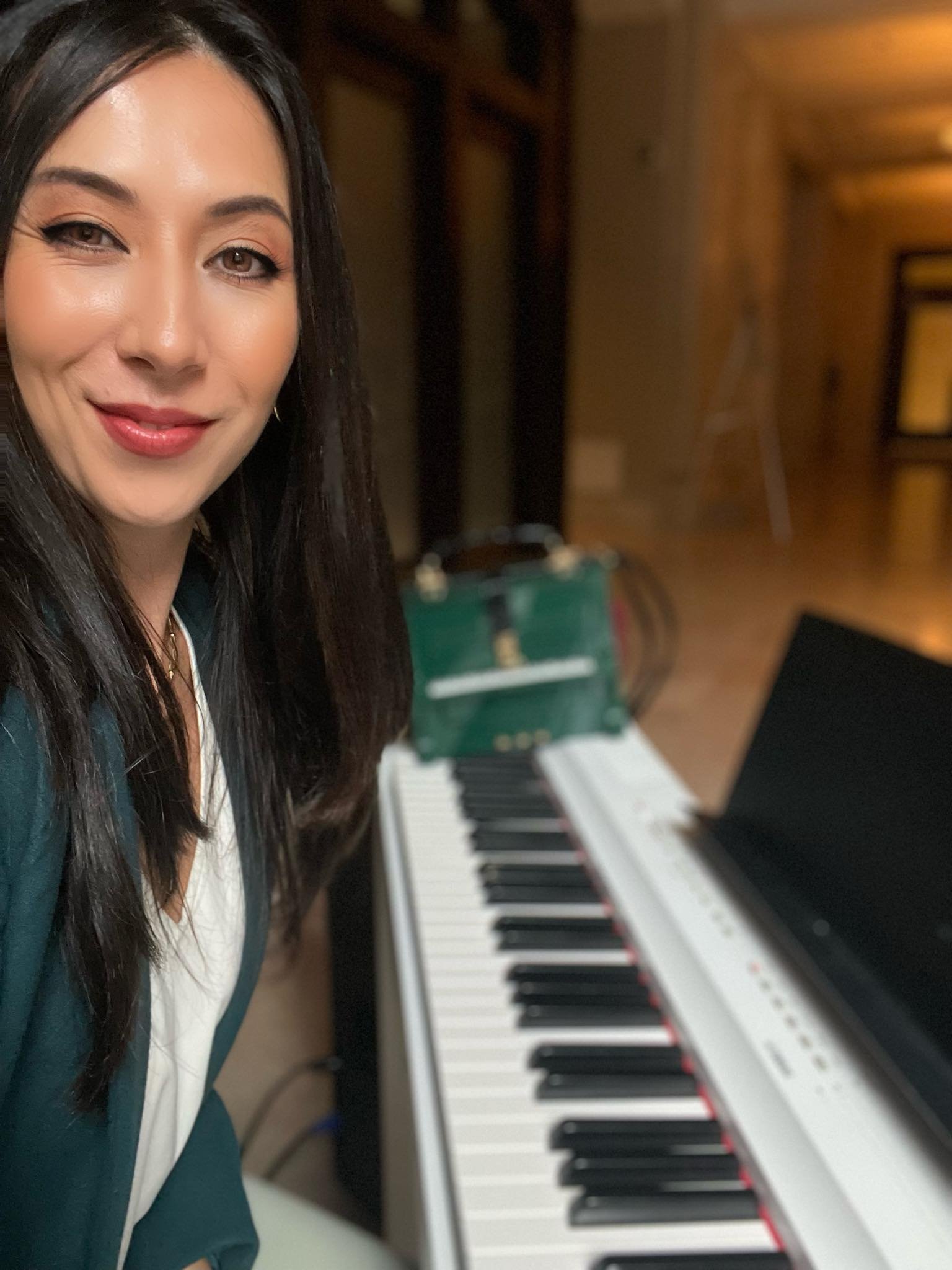 In a World of Techno 🖤, be a Mint 💚 🎹