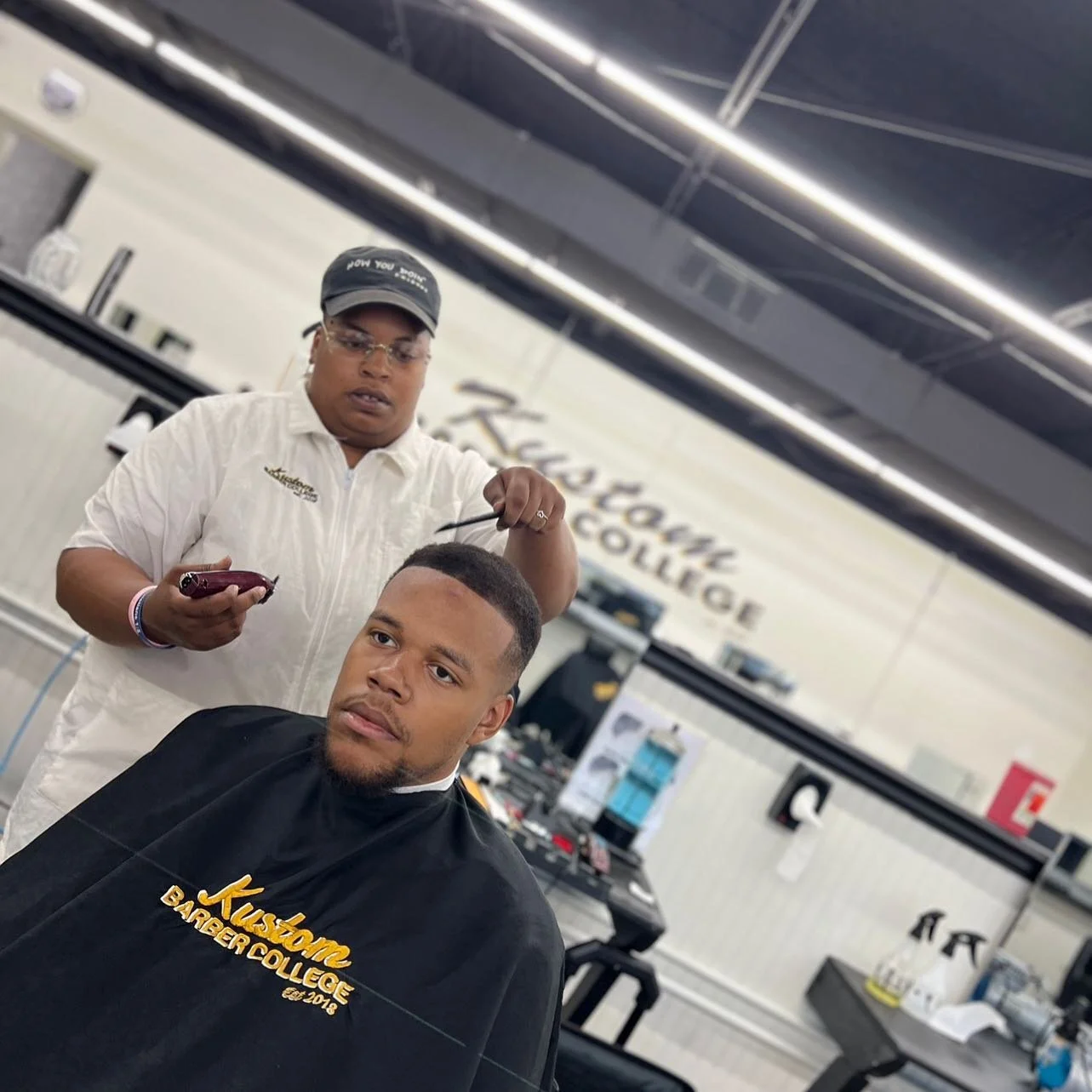 No losses&hellip; Just LESSONS&hellip;💡
.
#100-0 
.
𝓚𝓾𝓼𝓽𝓸𝓶 𝓑𝓪𝓻𝓫𝓮𝓻 𝓒𝓸𝓵𝓵𝓮𝓰𝓮

 Modern training school by licensed educators preparing students for the Mississippi Board of Barbering Examination. And become an elite barber/stylist in 
