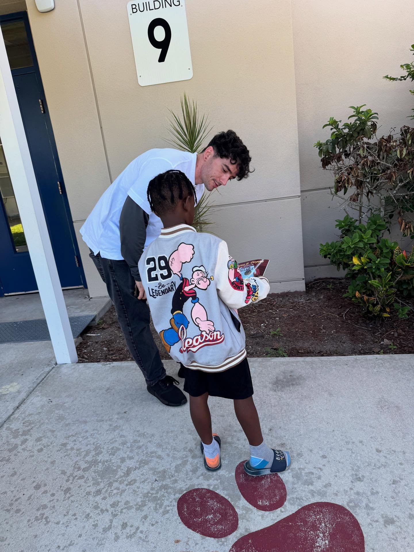 What could be better in the heat of Summer tha cool new books? Thank you to, @communityfoundationtb for making this visit to HCPS Summer Reading Camp possible and to @acciona and @tampabay.water for coming out to volunteer.