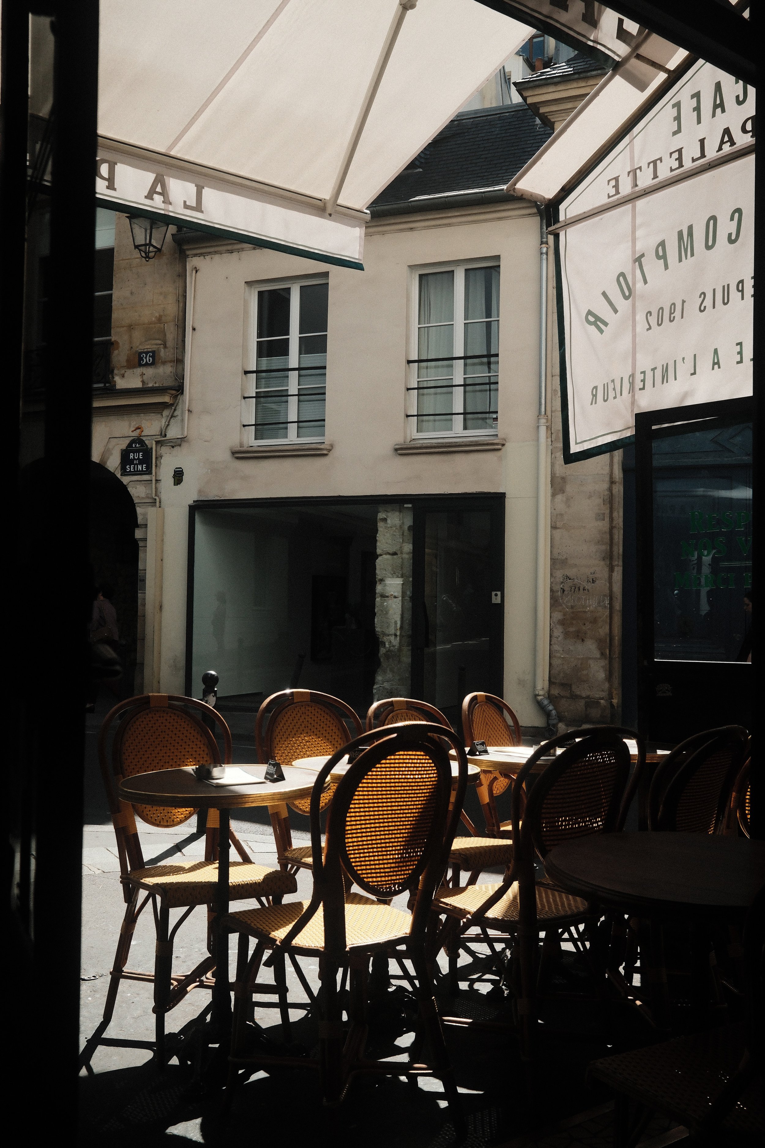 paris:tables.JPG