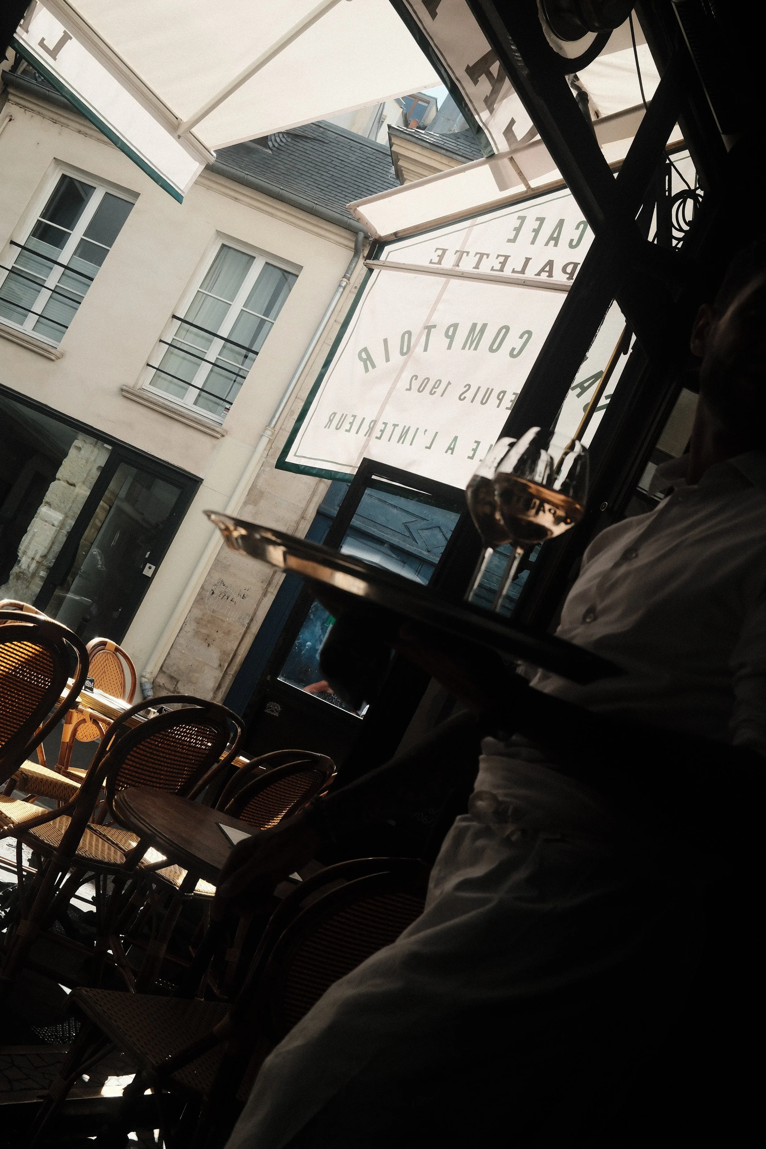 paris:waiter.JPG