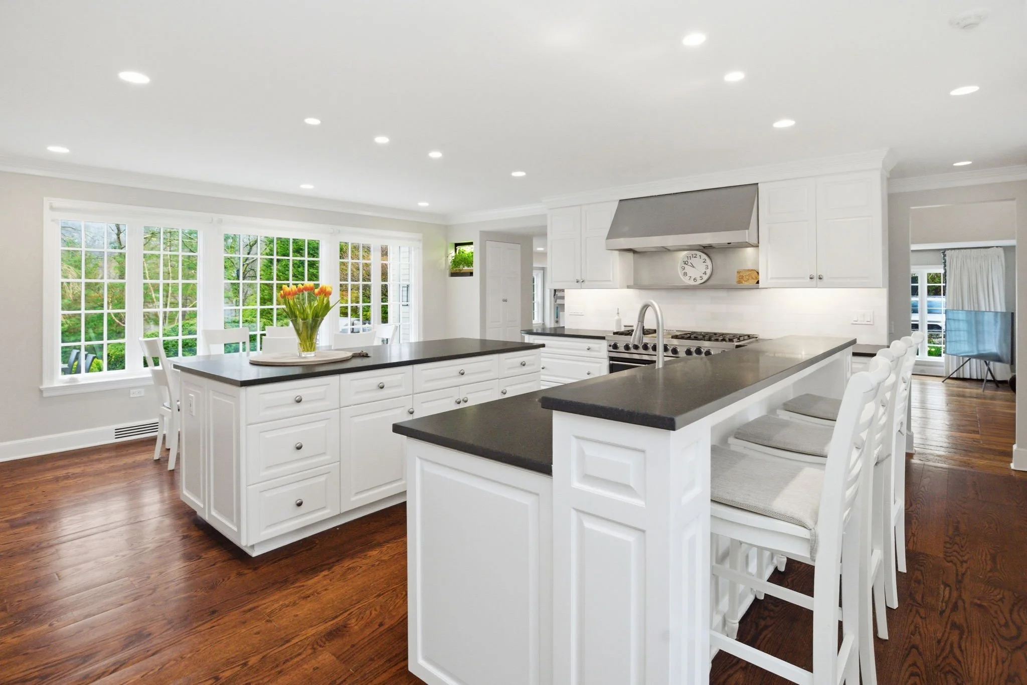 white-kitchen-island-real-estate-photography-greenwich-ct.jpg