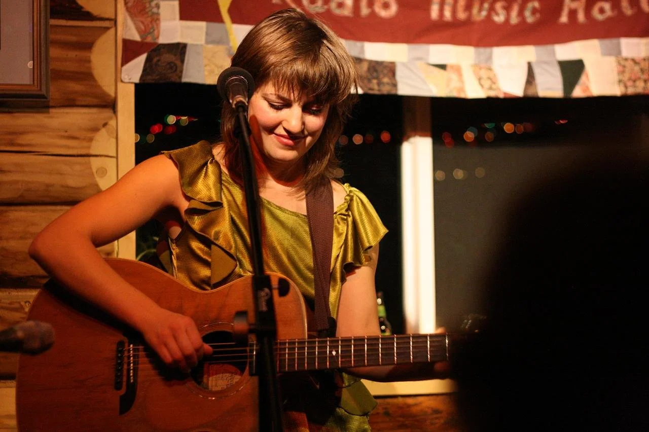 Marian Call. (2010, Feb. 1). “Anais Mitchell” [Image]. Flickr. https://flic.kr/p/7zTwTm.