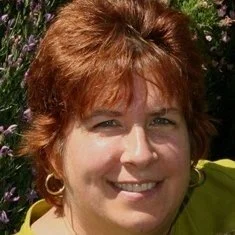 LinkedIn - Yvonne Di Salvo.jpg