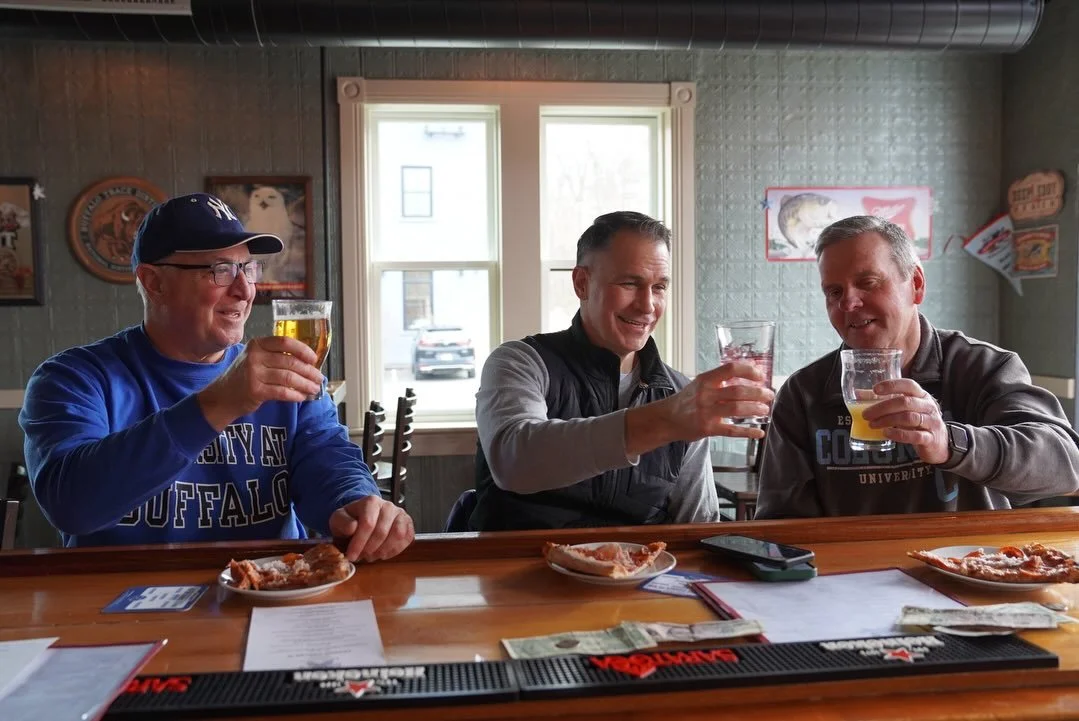 ☀️✨The sun is shining and we are halfway through the week! Join us for trivia night!