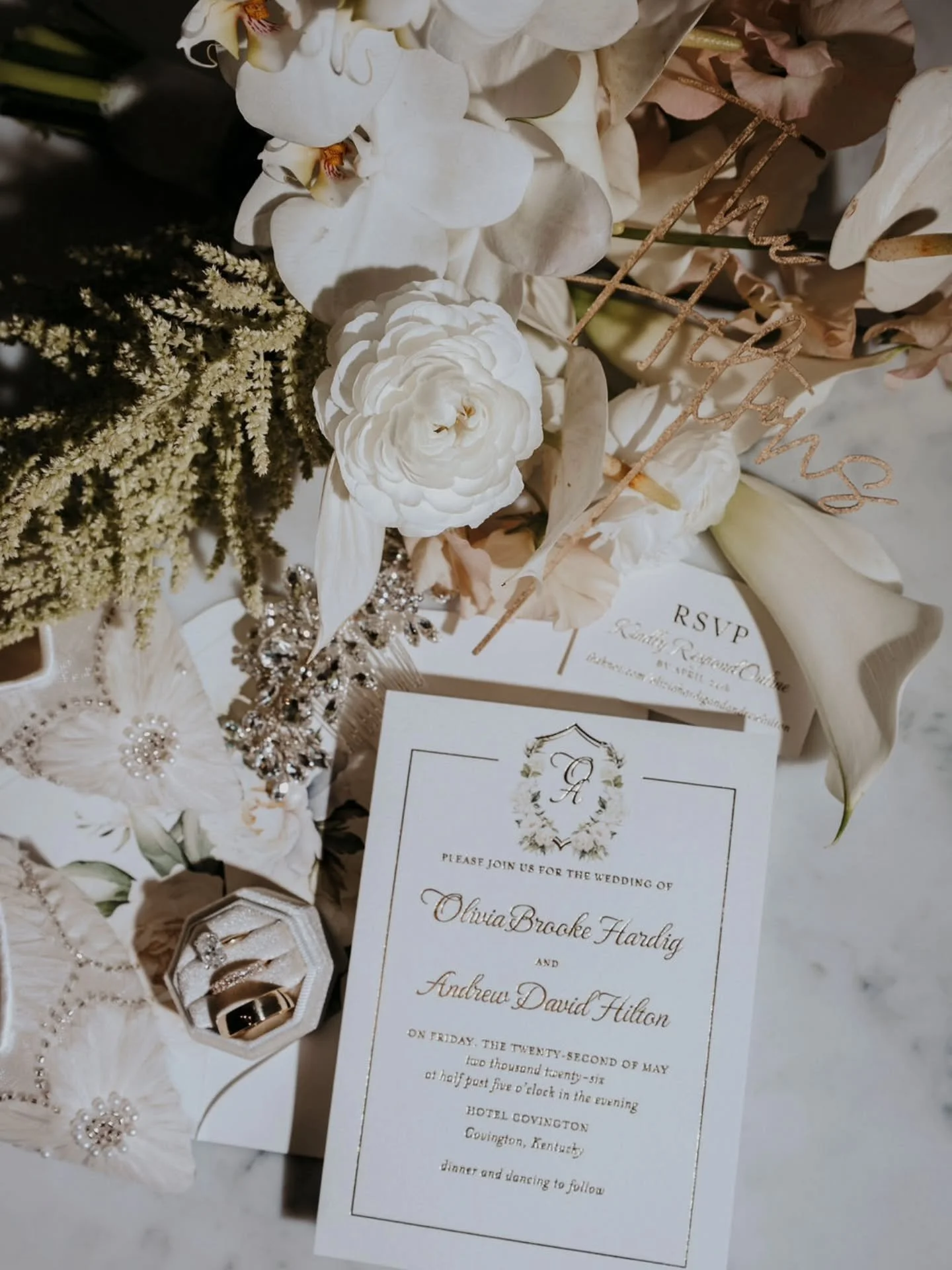 Proof that high-shine luxury and organic, hand-painted art were made for each other. 

Meet the stationery world&rsquo;s favorite power couple: 

**Watercolor &amp; Crisp Foil Stamping.**

One is dreamy, soft, and slightly unpredictable.

The other i