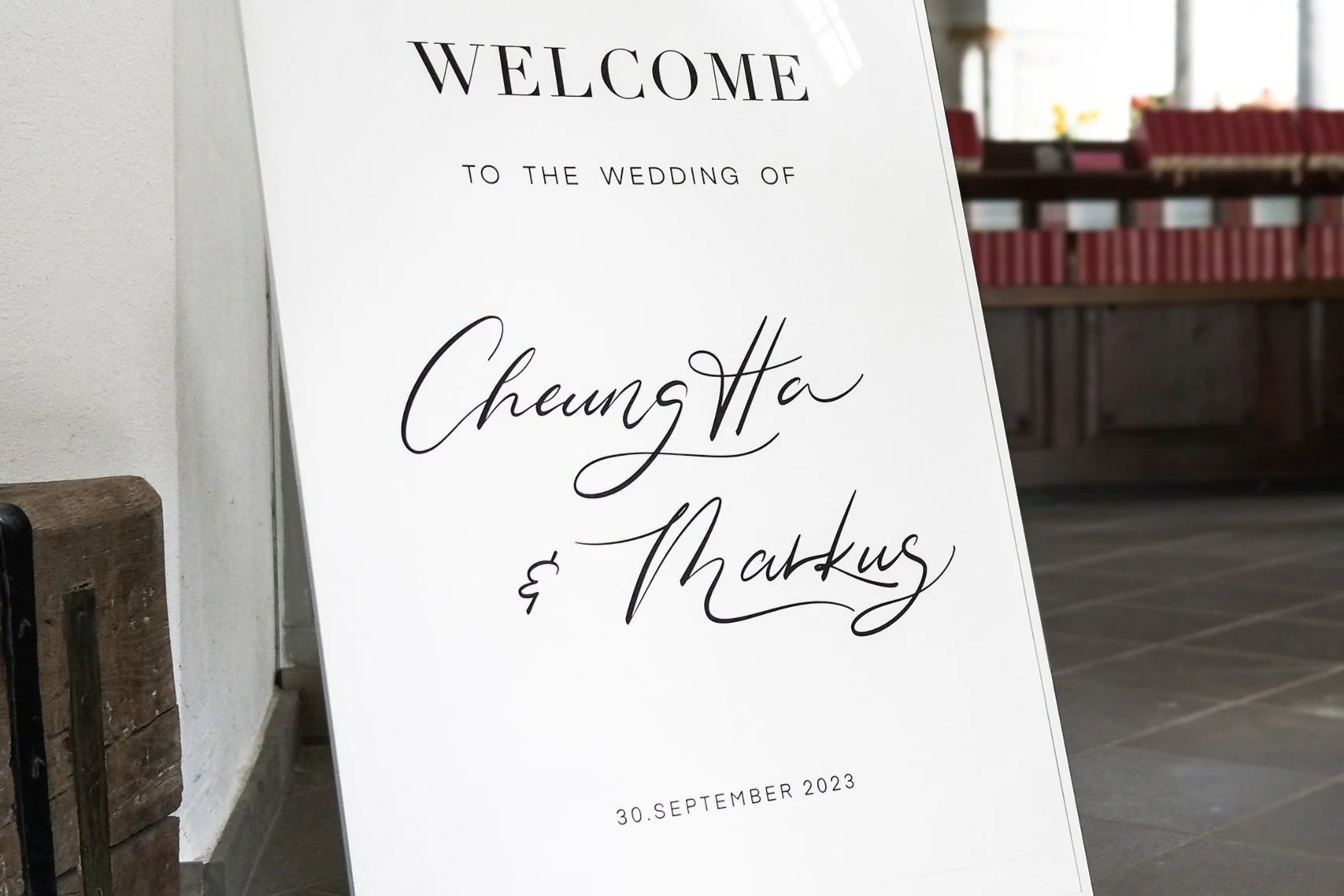 Hochzeitswillkommensschild mit den Namen CheungHa und Markus, Datum 30. September 2023.