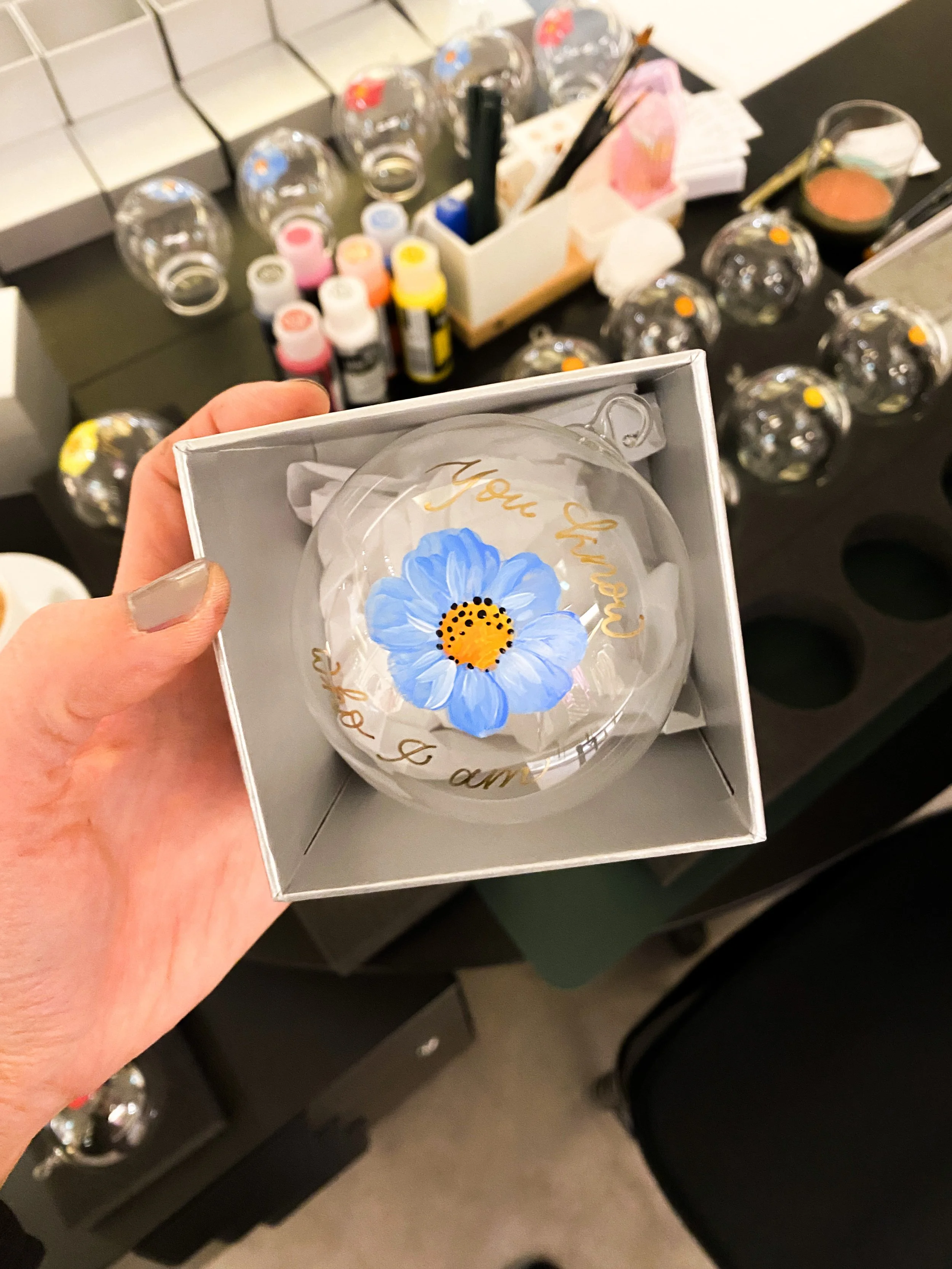 Weihnachtskugel Produktbemalung productpainting.jpg