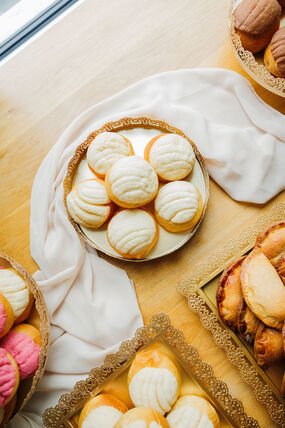 $10.00 Metal Gold Round Flat Tray