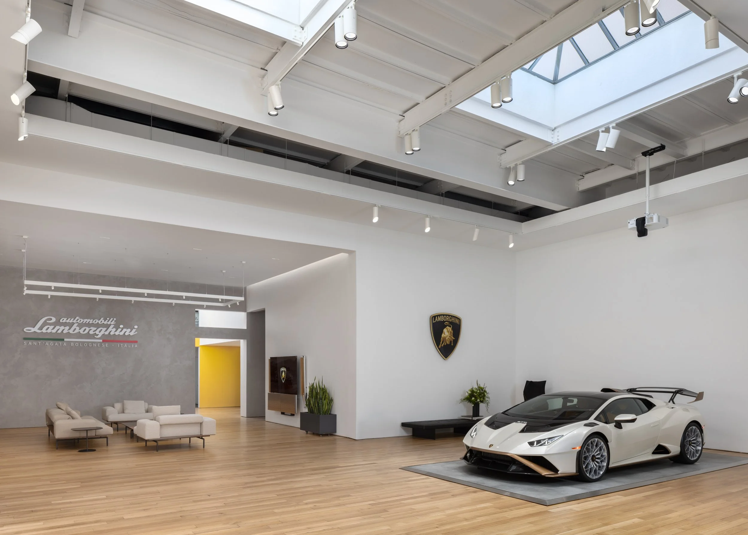 Showroom_1.jpg