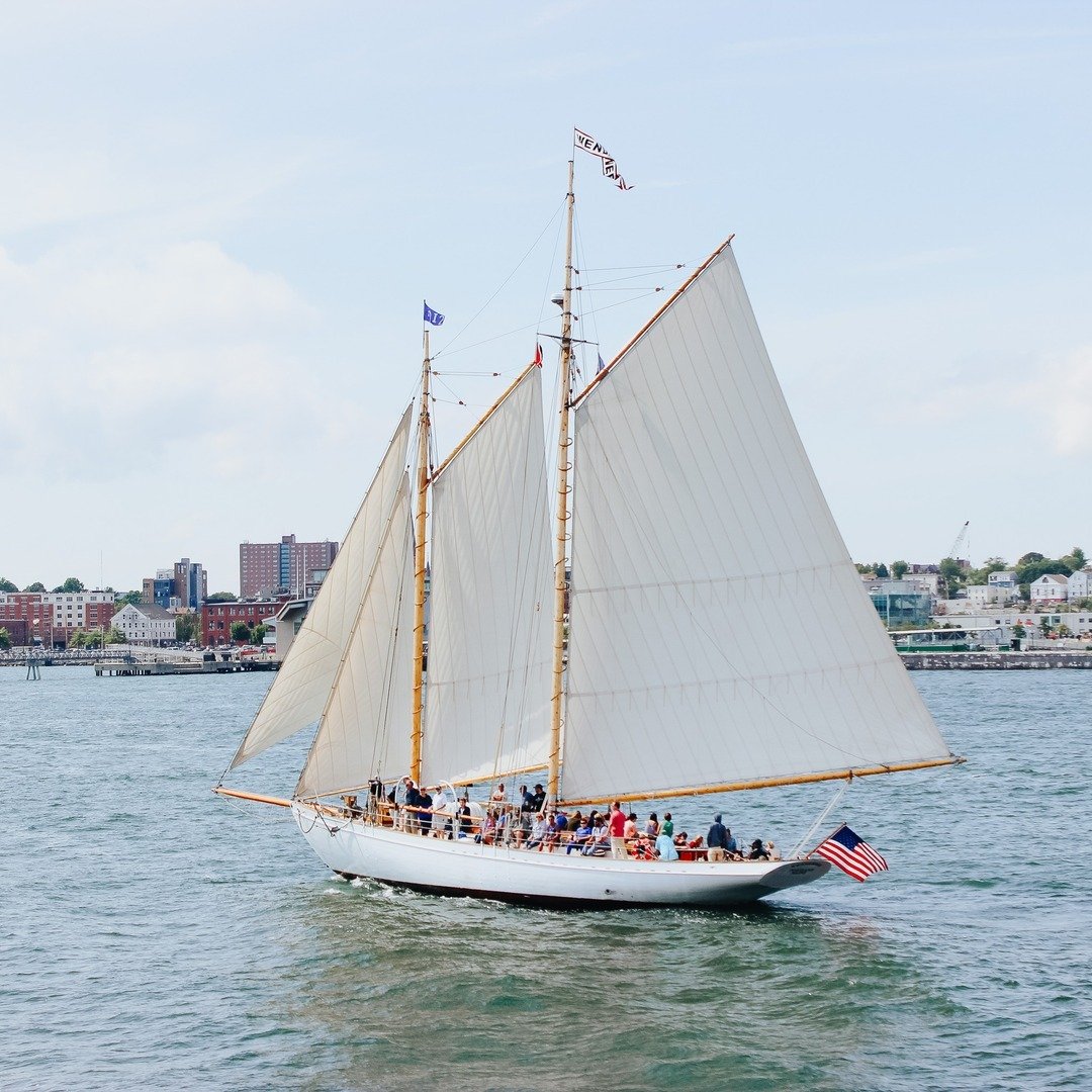 Summer in Maine is just around the corner and we can hardly wait! 🌞 Is there anything more quintessential Maine than a schooner in Casco Bay? What are you looking forward to most about summer in Maine?

📸: @theconfidantcollective
