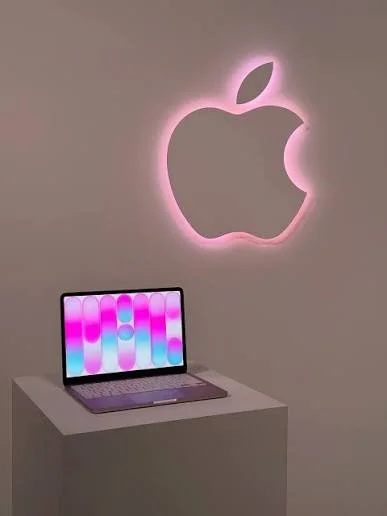 Tech Review: Apple’s New Neo