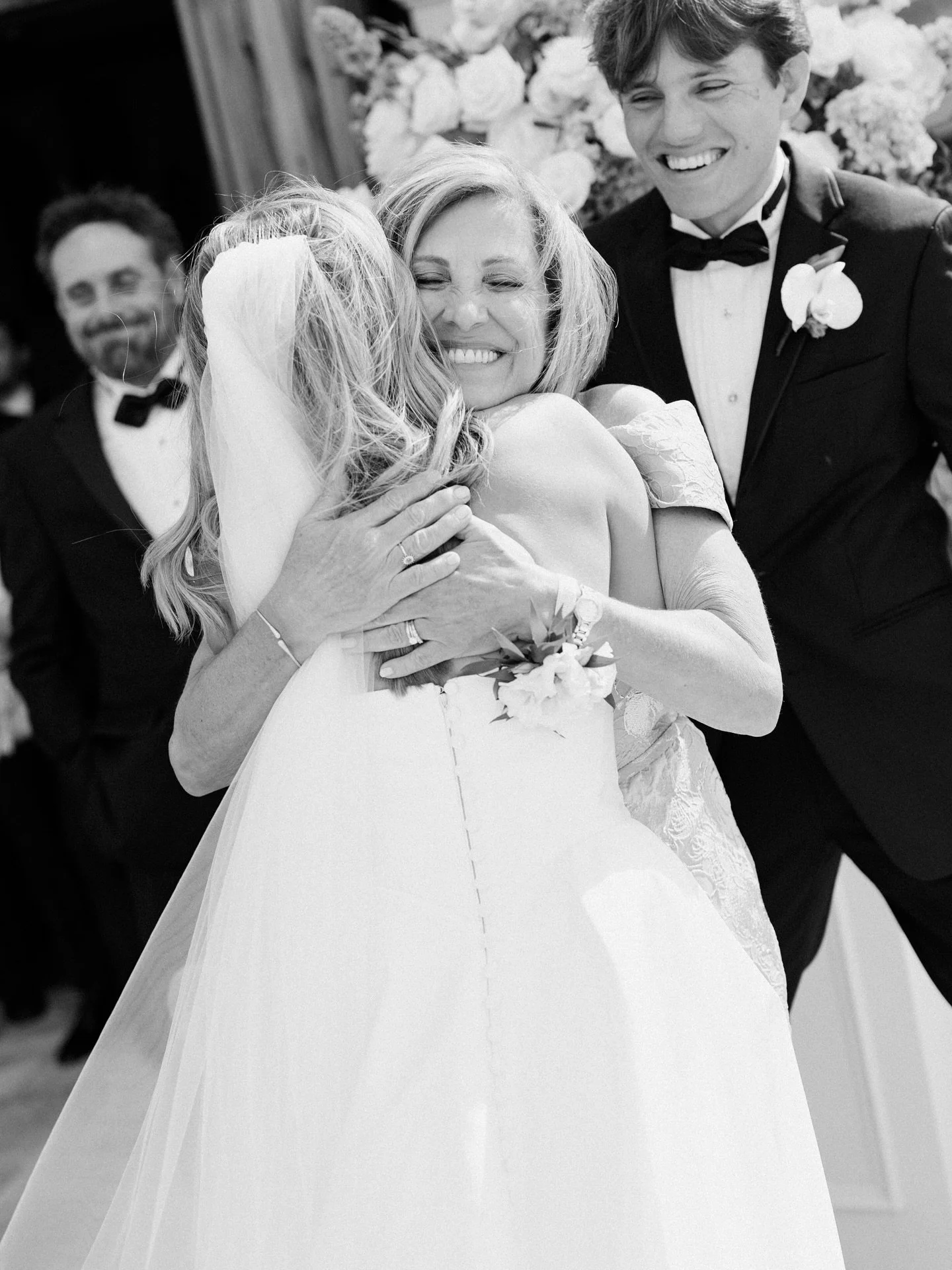 Shoutout to this mama - Thinking about her a lot today! 
#loveofamother 
Time of year: Summer 
Bride: @tess.williams or @antiquesbytess
Groom: @evansm1th
Venue: @laplayaca 
Church: @sancarloscathedral
Wedding Planner: @corkandvows
Florals: @dlilysf