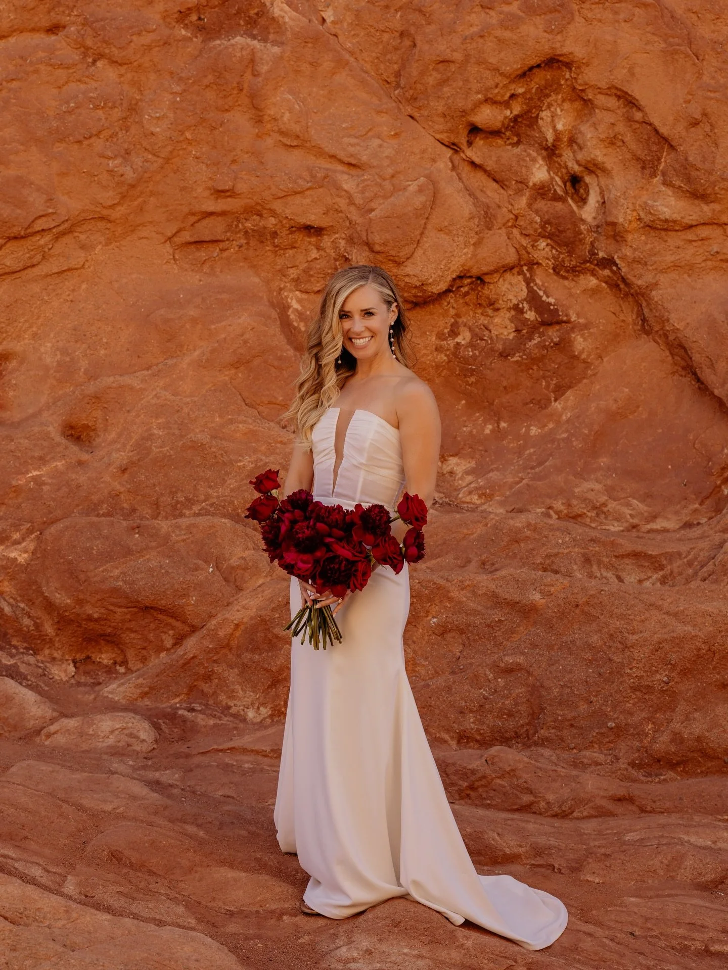 Another year older 🎈, but an iconic year.

I got married, we bought a house, moved back to California, and @corkandvows had its biggest year yet! 

Feeling super grateful, a little amazed, and extremely ready to see what this next year has in store.