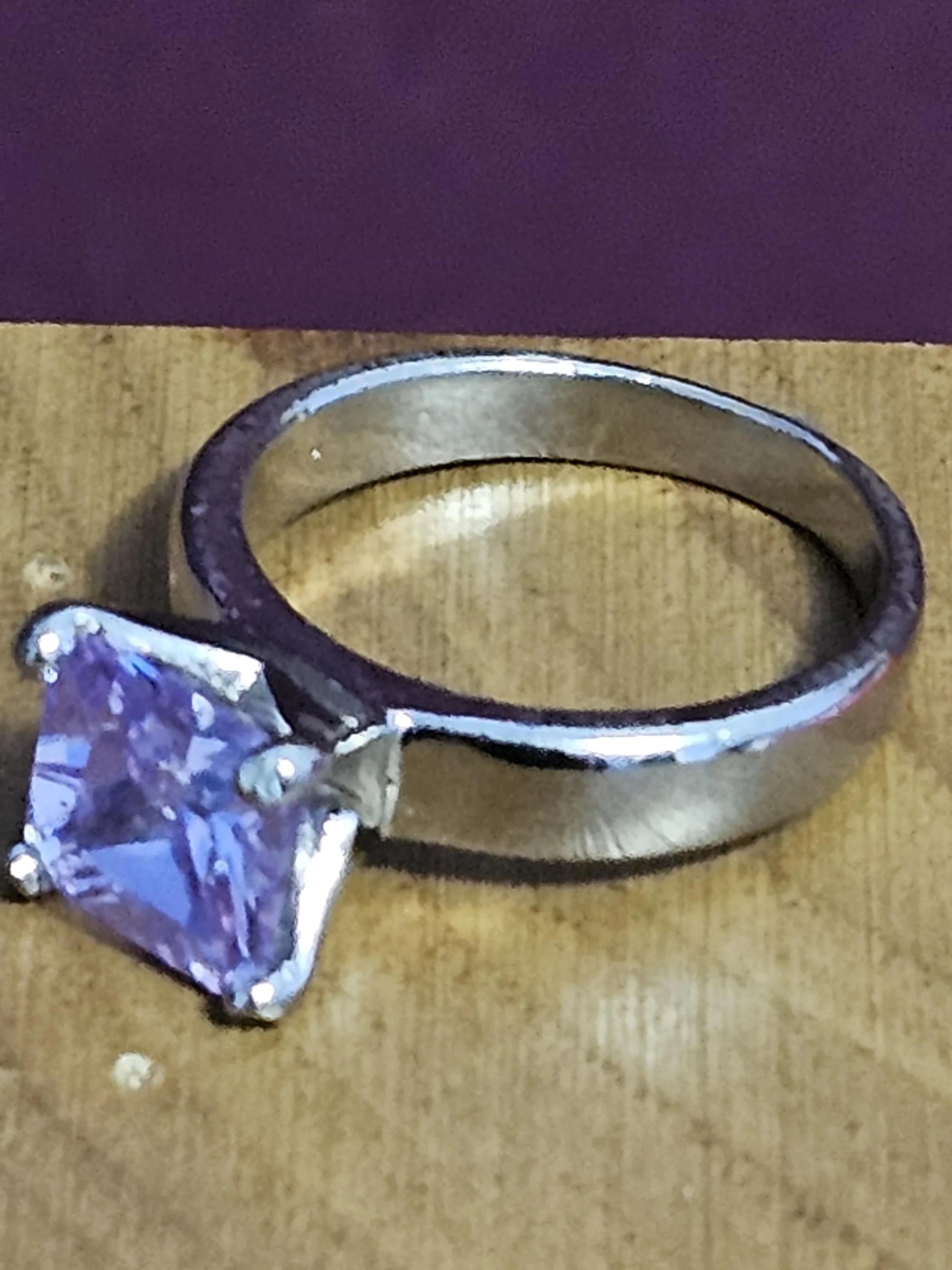 Vintage Unsigned Amethyst Stone ring. 6 1/4