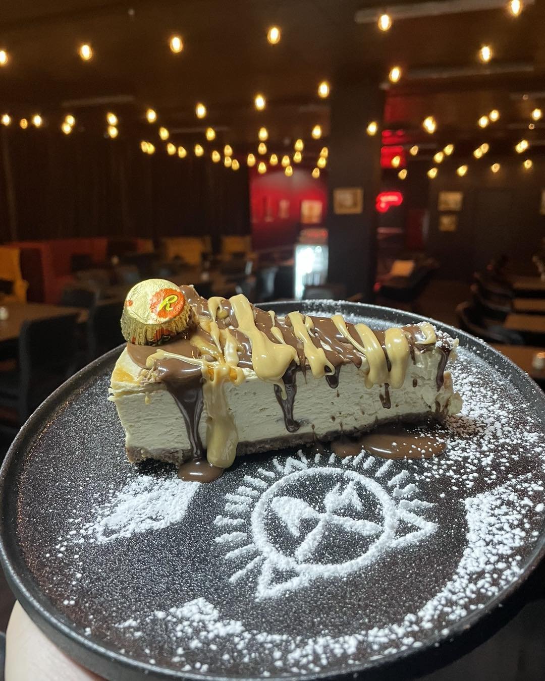Reese pieces cheesecake?! Gluten free!?!
Yes. All of the yes! 
6pm til 11pm