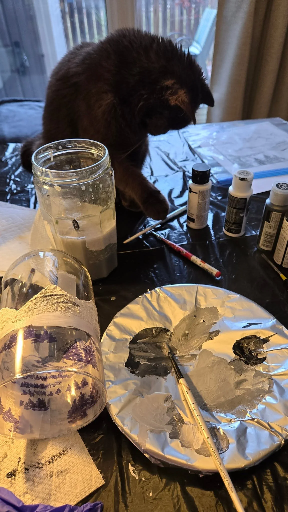 I hired my new assistant in the studio today. So far in an hour, he has had two lunch breaks, has tried to change my paint tray and  thought my paint brush might be edible. Just to cute to let go 🐈