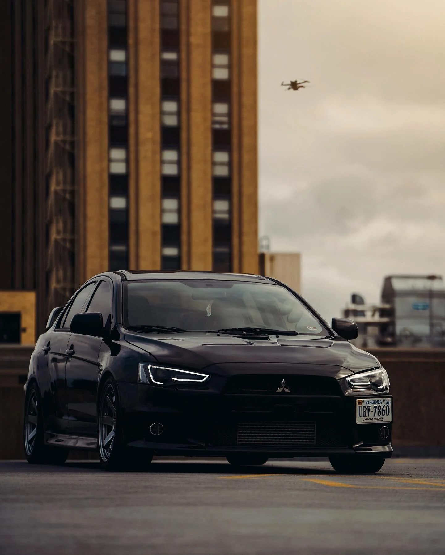 Parking Deck Activities 🏁
📸: Sony A7III
🔬: Sony 70-200 f2.8 GMII
&bull;
&bull;
&bull;
&bull;

#AGameOfTones#VisualArchitects#Fatalframes#Gearednomad#Rsa_Streetview#StreetDreamsMag#UrbanAndStreet#UsaPrimeShot#Main_Vision#ArtOfVisuals #CreateExplore