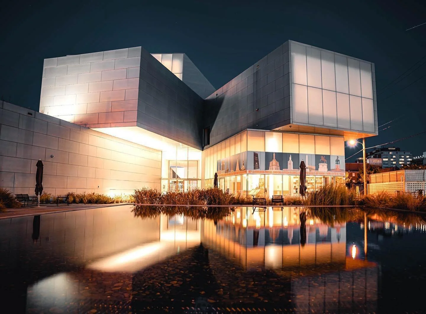 A r c h i t e c t u r e 🏰
📸 Sony A7III
🔬 Sigma 24-70 f2.8
&bull;
&bull;
&bull;
&bull;
#AGameOfTones#VisualArchitects#Fatalframes#Gearednomad#Rsa_Streetview#StreetDreamsMag#UrbanAndStreet#UsaPrimeShot#Main_Vision#ArtOfVisuals #CreateExplore#HighSno