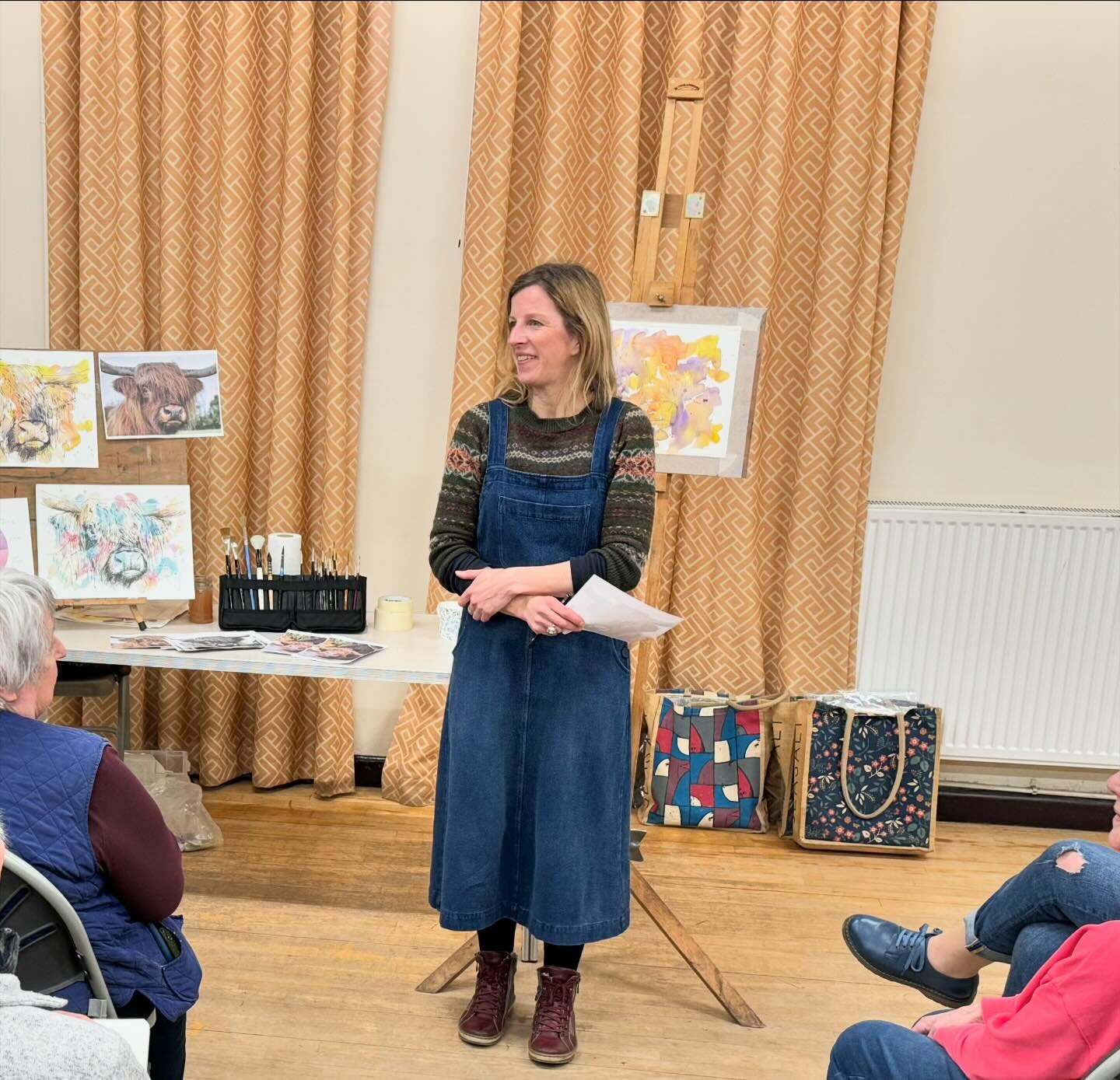 Thursday evening saw a very well attended event. Local artist @annamasseyartist10 came to give a workshop. She took the participants through the process of developing a painting of a Highland cow. Through drawing, applying watercolour and then buildi
