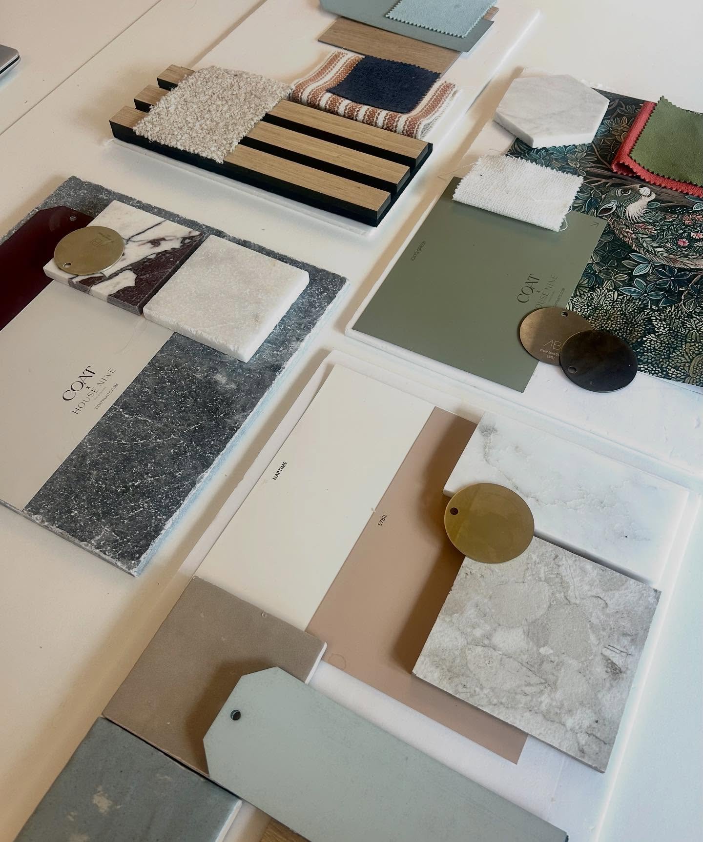 Working on a few beautiful projects at the same time means pulling together these dreamy flat lays ready for client sign off&hellip;
#interiordesign #flatlays #samples #materials