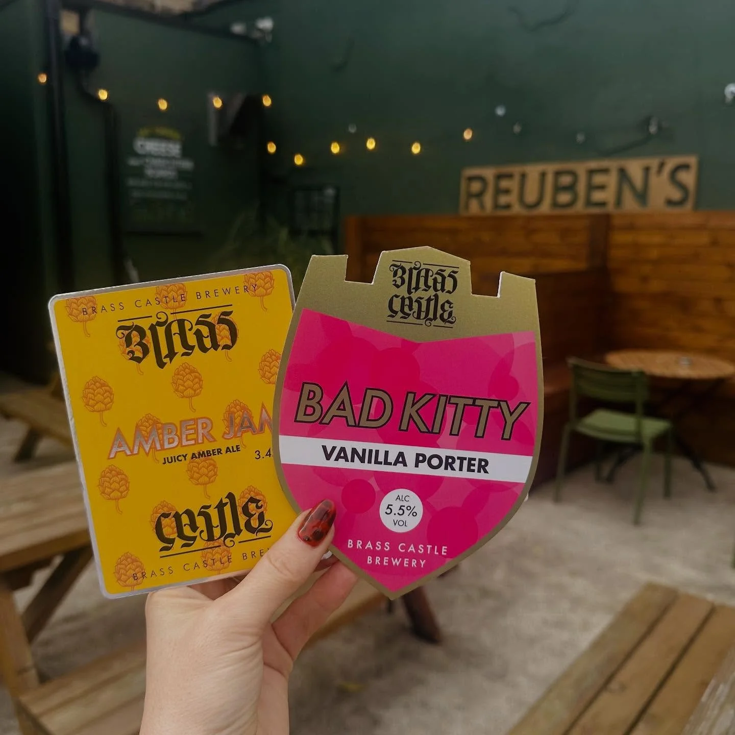 🤩 Two absolute beauts on the pumps from @brasscastlebeer - Amber Jam and the legendary Bad Kitty 🐈&zwj;⬛ 
Whether you&rsquo;re into something light or love a rich dark ale, we&rsquo;ve got you covered. And the best bit? It&rsquo;s Cask Wednesday, w