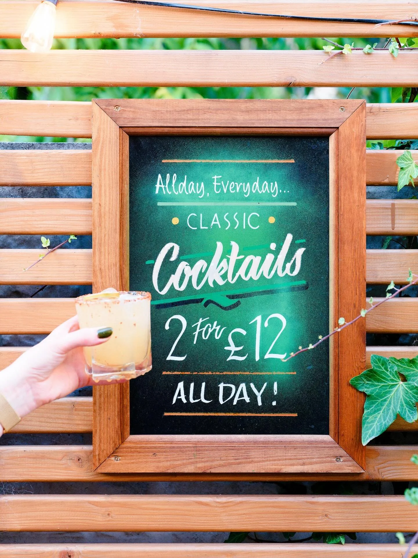 Good Friday at Reuben&rsquo;s 🍸

Two cocktails for &pound;12, bottles of fizz for &pound;20, great beer and even better vibes &hellip; the perfect way to kick off the long weekend 🥳

See you at the bar 🍻