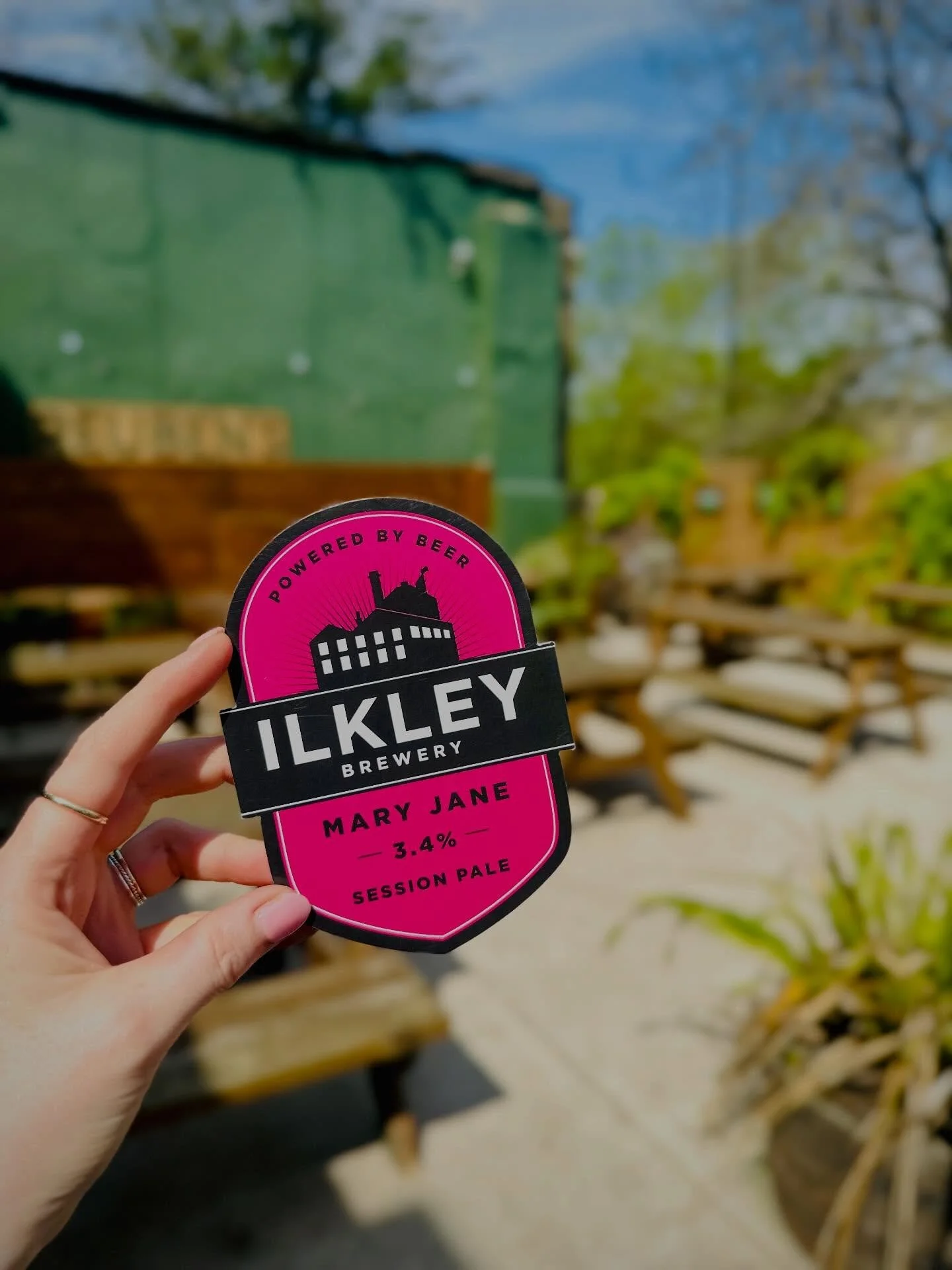 😎 Saturday sunshine hits different with a pint in hand ☀️🙌🏻

🪴Join us out back in the garden or grab a street-side seat and watch the world go by 🍻

Pouring fresh: Mary Jane @ilkleybrewery