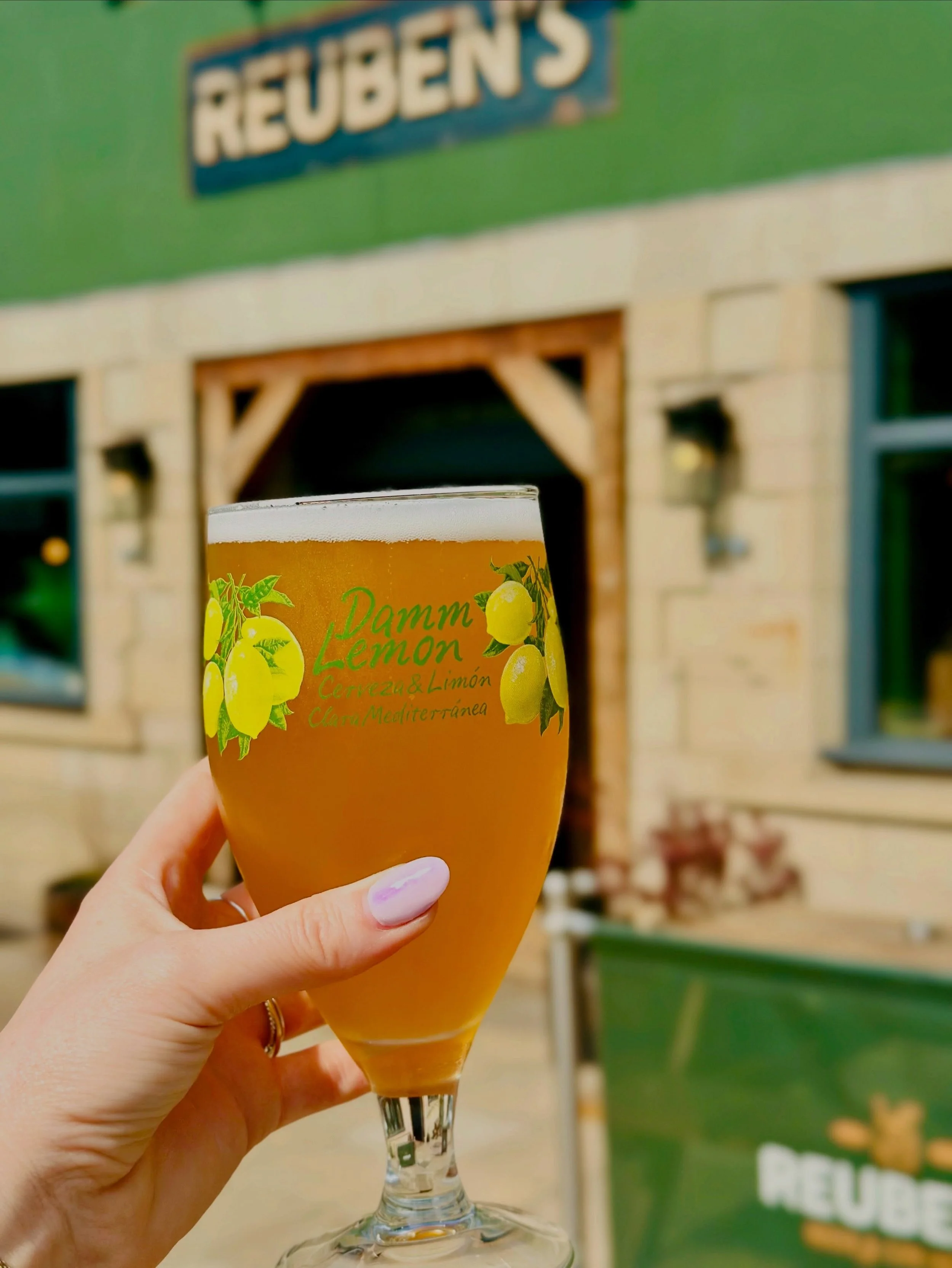☀️ Sunday at Reuben&rsquo;s 🍋

Grab a Damn Lemon, Low ABV, big on flavour and basically made for a sunny Sunday when you know Monday is lurking around the corner&hellip; 😏

🧠 Sunday Quiz &ndash; from 5pm
🍋 Damn Lemon for easy Sunday sipping
☀️ Su