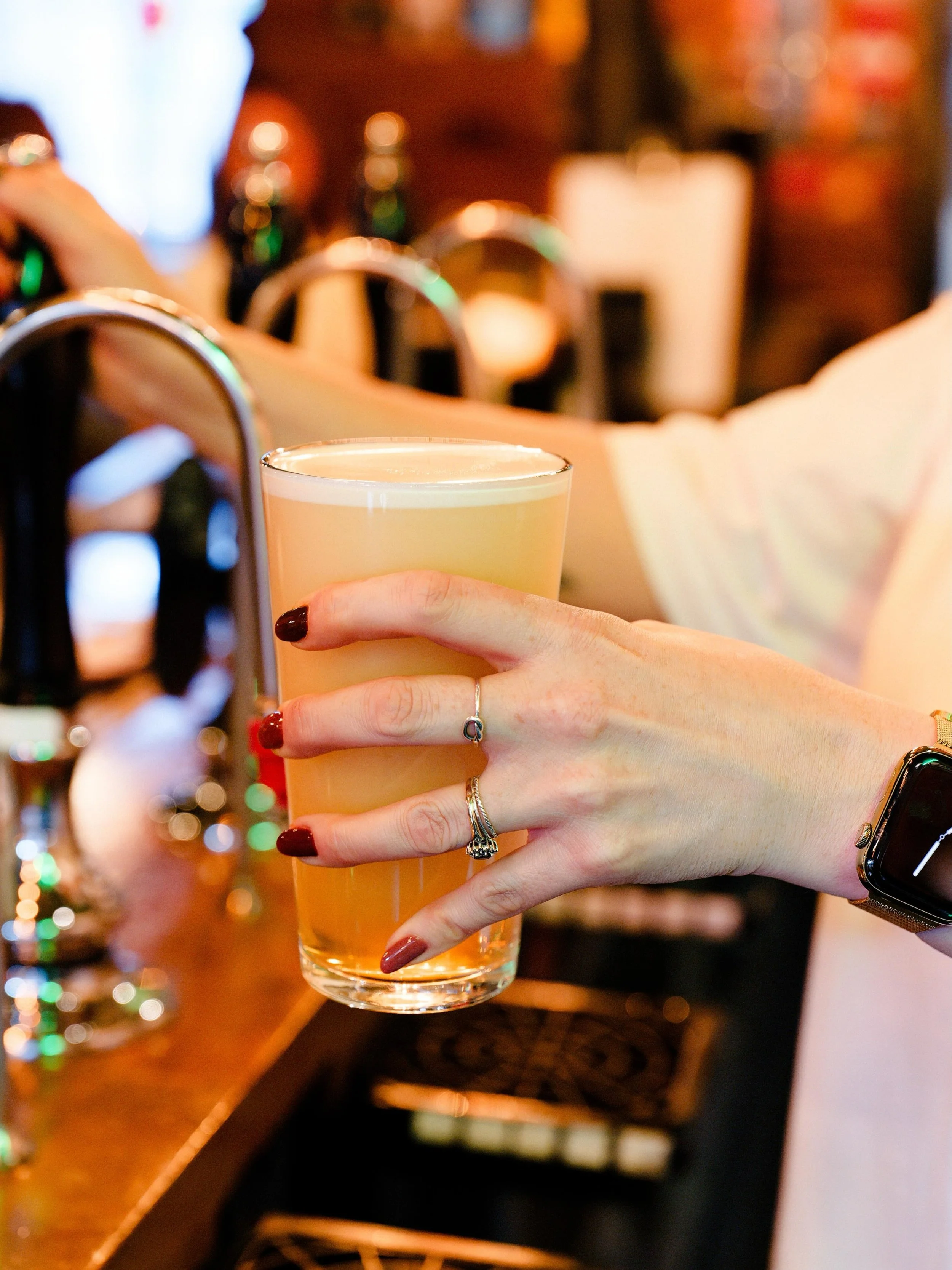 🍻 Sundays are sorted at Reuben&rsquo;s! 🙌

We&rsquo;ve got great beers flowing, cask ales to enjoy, 2 for &pound;14 cocktails 🍹 and, of course, our weekly quiz kicking off at 5pm 🧠🍻

Round up your quiz team, grab a drink and make a Sunday of it!